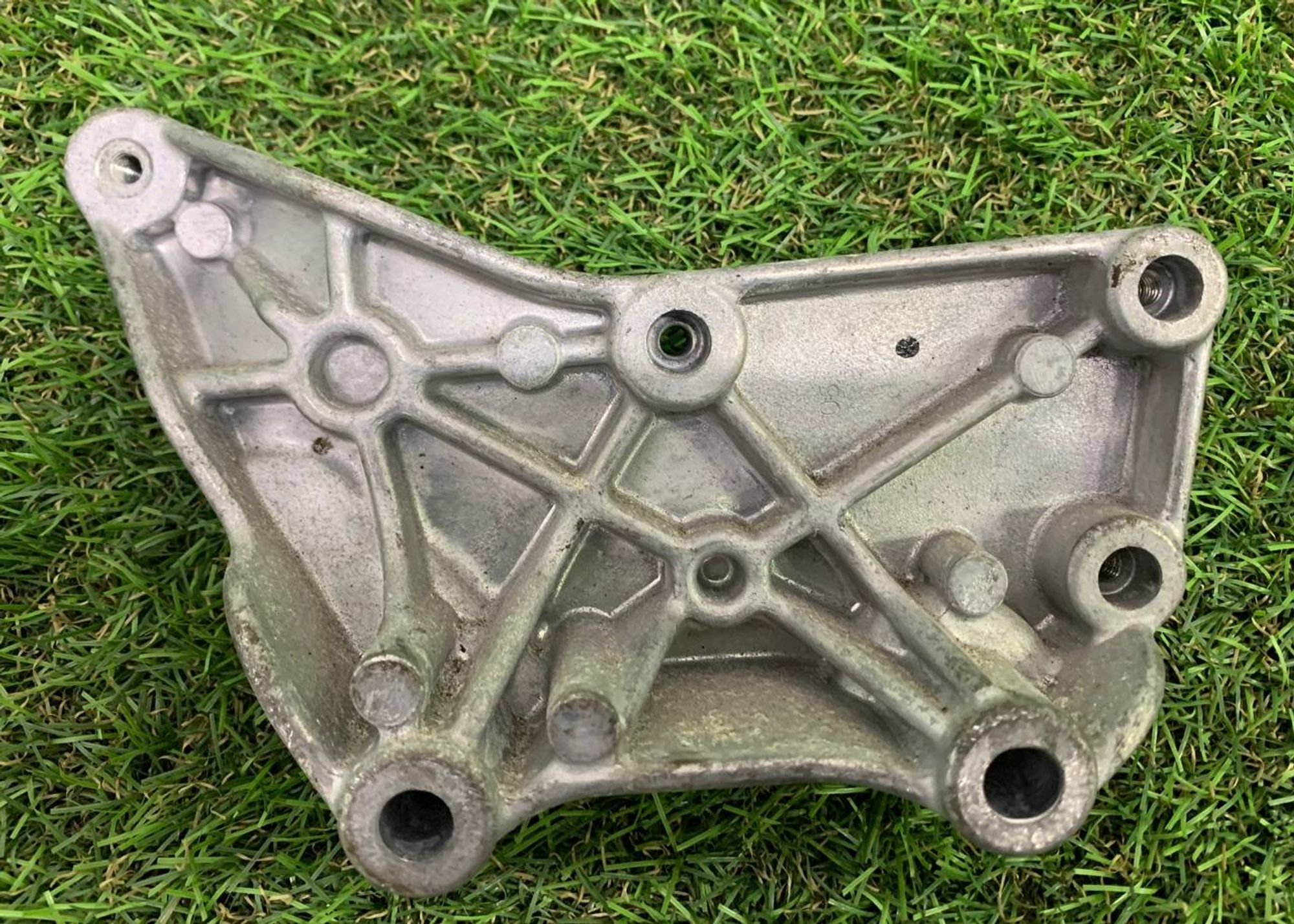 Кронштейн двигателя Mercedes-Benz C-Class W204, 1000 рублей, Москва