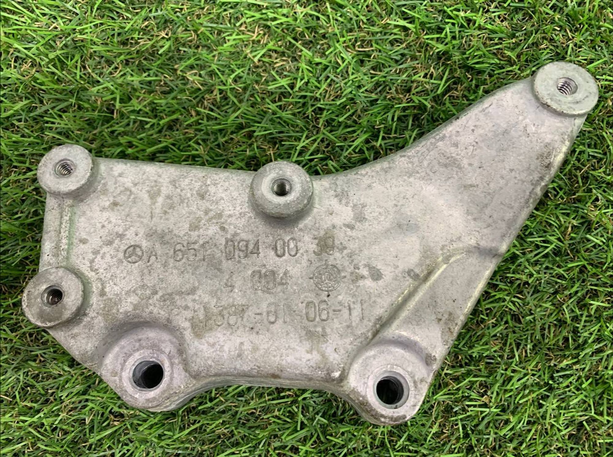 Кронштейн двигателя Mercedes-Benz C-Class W204, 1000 рублей, Москва