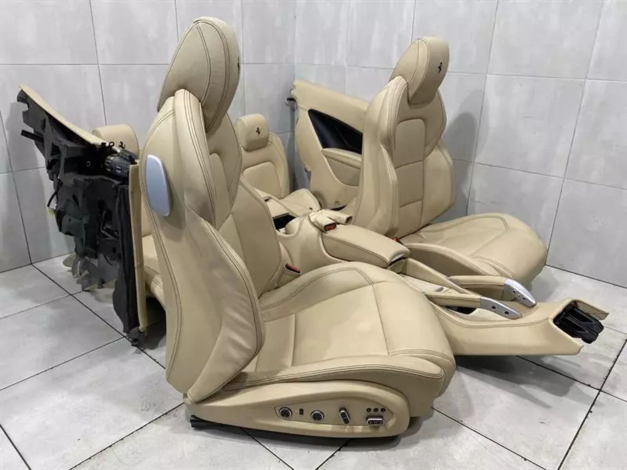 КОМПЛЕКТ СИДЕНИЙ Ferrari FF F151 CREMA, 650000 рублей, Москва