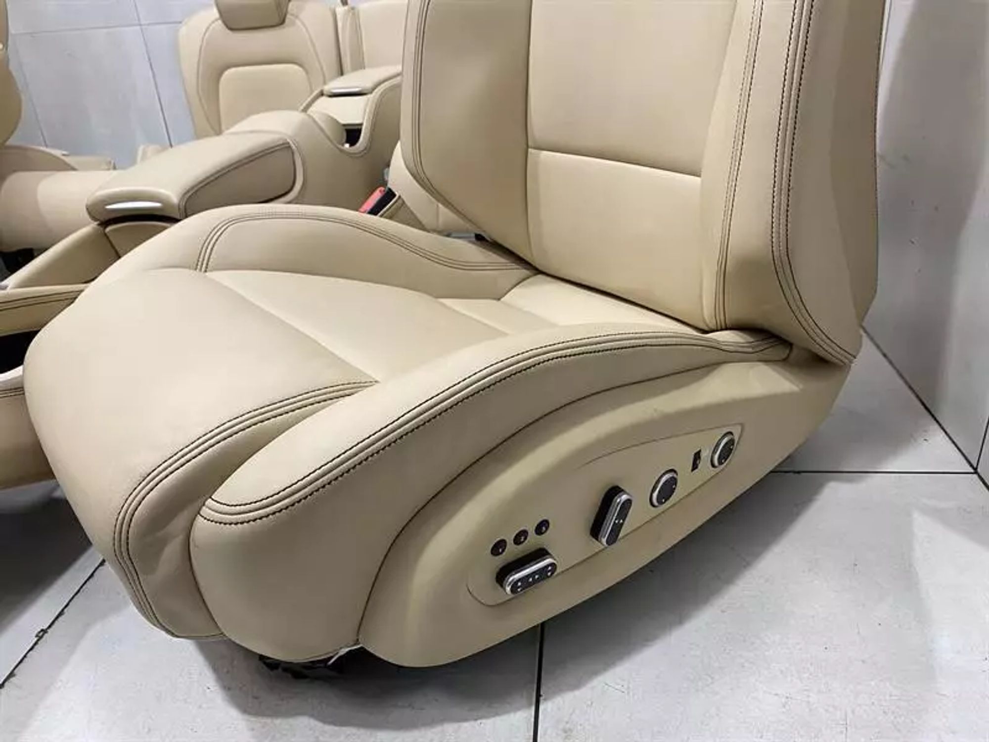 https://ycs.partsauto.market/partsauto-images/thmbs/h353NjtZg3VDP19b5HMt7LlpbQ93/7d1dccdeb05512a6589fb341500953dc/4352068cce301c64ece4e386a45d43eb.jpg