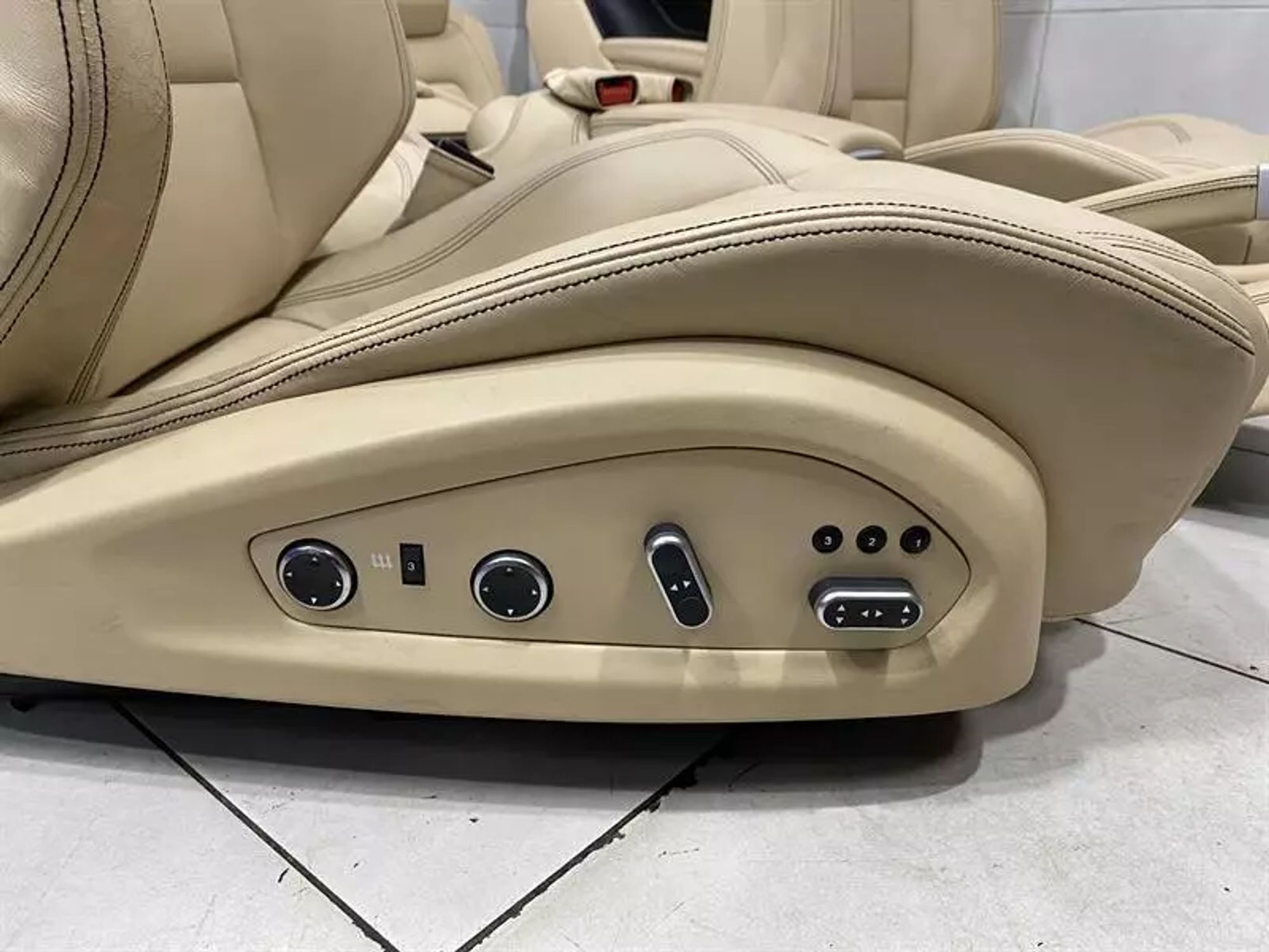 КОМПЛЕКТ СИДЕНИЙ Ferrari FF F151 CREMA, 650000 рублей, Москва