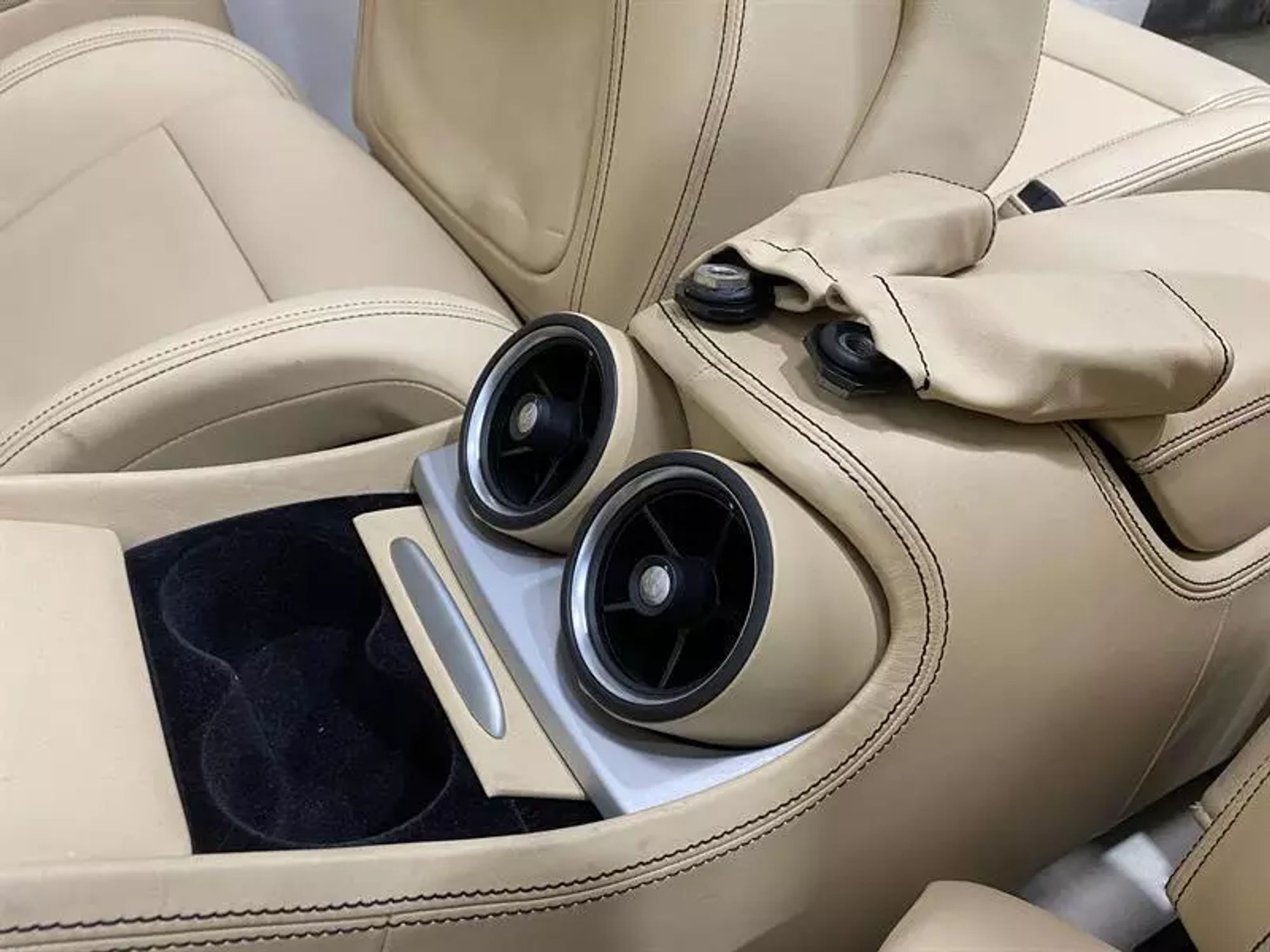 КОМПЛЕКТ СИДЕНИЙ Ferrari FF F151 CREMA, 650000 рублей, Москва