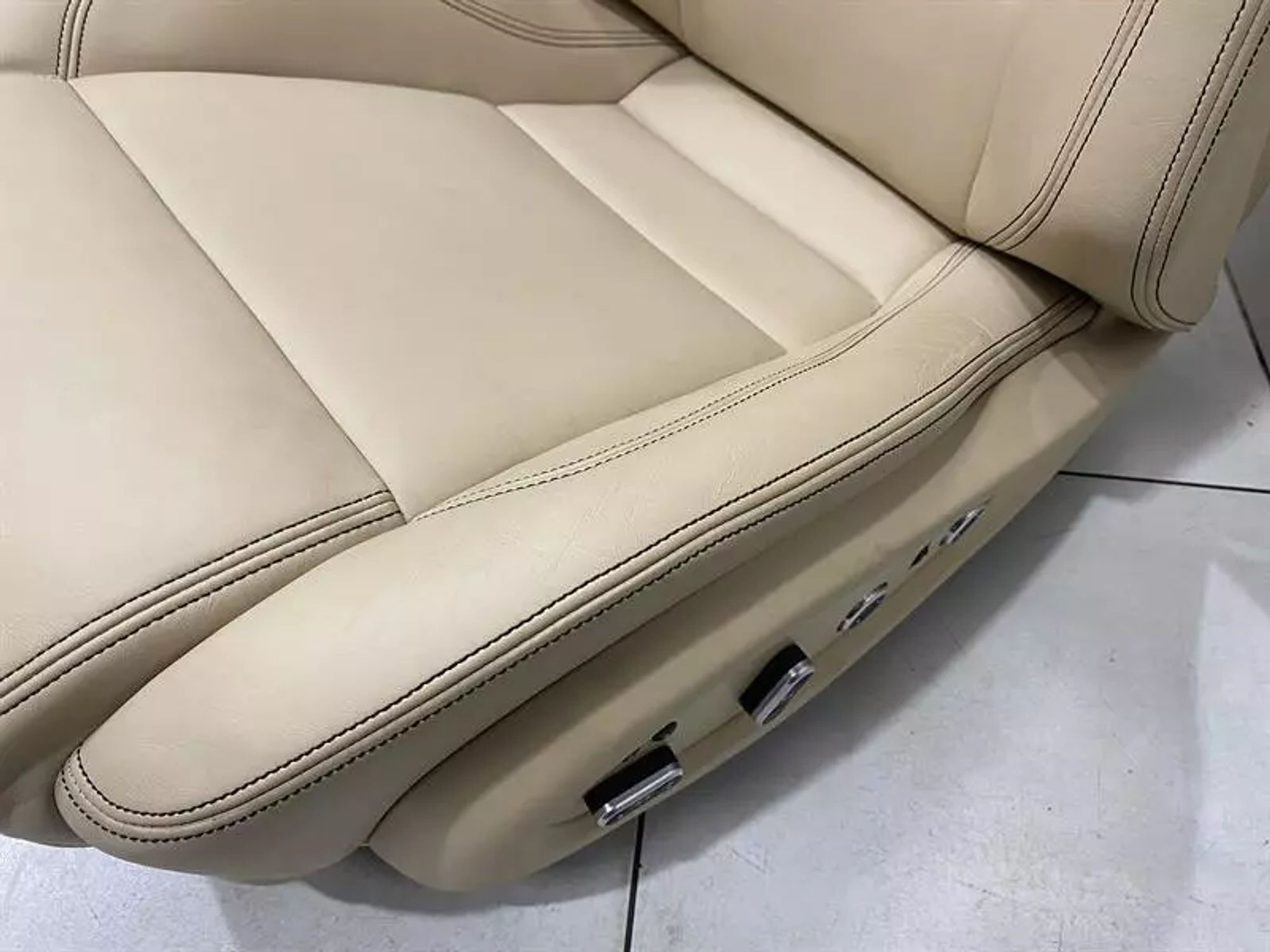 https://ycs.partsauto.market/partsauto-images/thmbs/h353NjtZg3VDP19b5HMt7LlpbQ93/7d1dccdeb05512a6589fb341500953dc/ef385ec4c480f4a365e1d8d57354b456.jpg