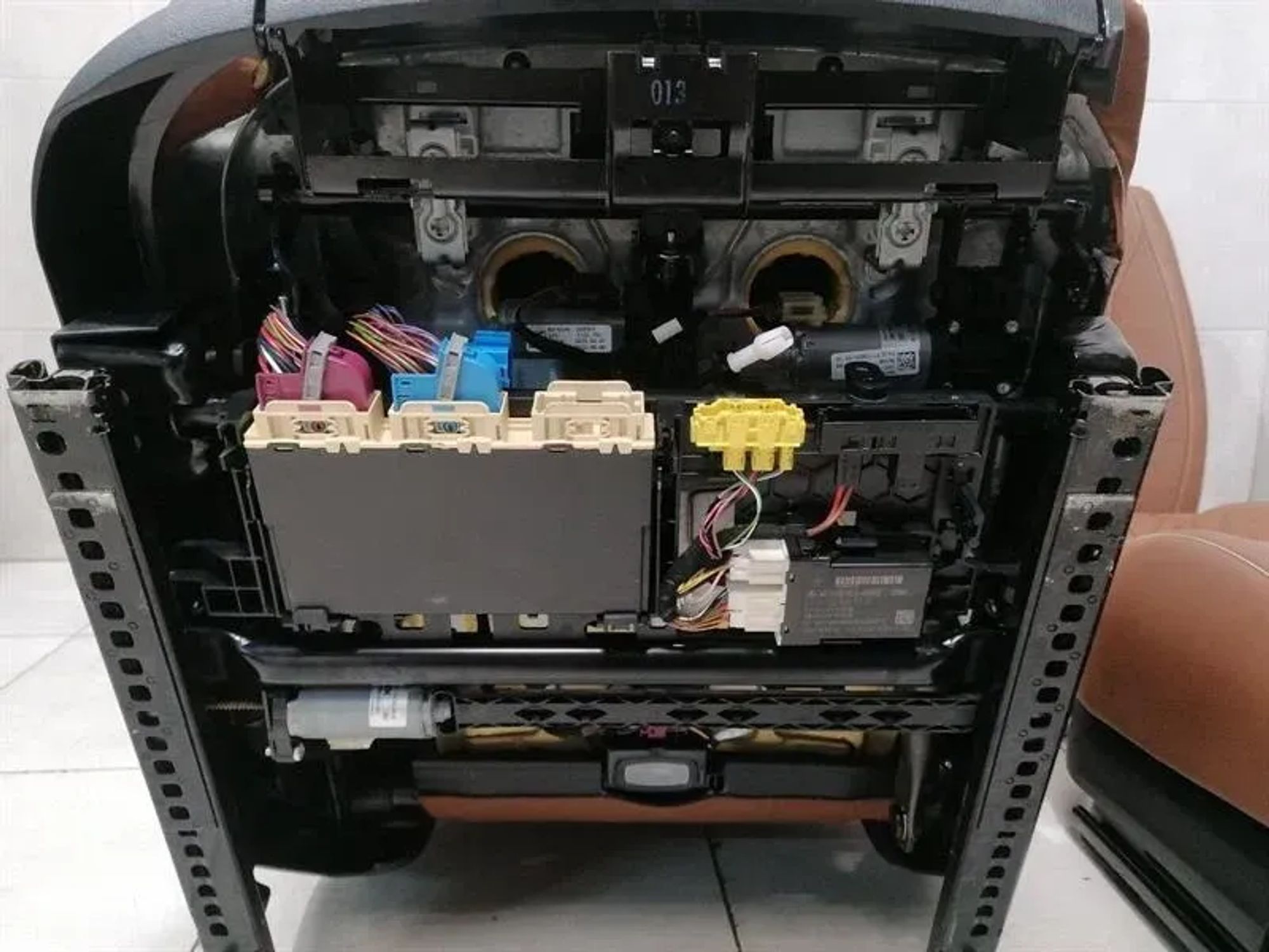 https://ycs.partsauto.market/partsauto-images/thmbs/h353NjtZg3VDP19b5HMt7LlpbQ93/8a9b46d02477b35322e48c799c196e53/f3fe14cfb20a6274c83c382af5115e1c.jpg