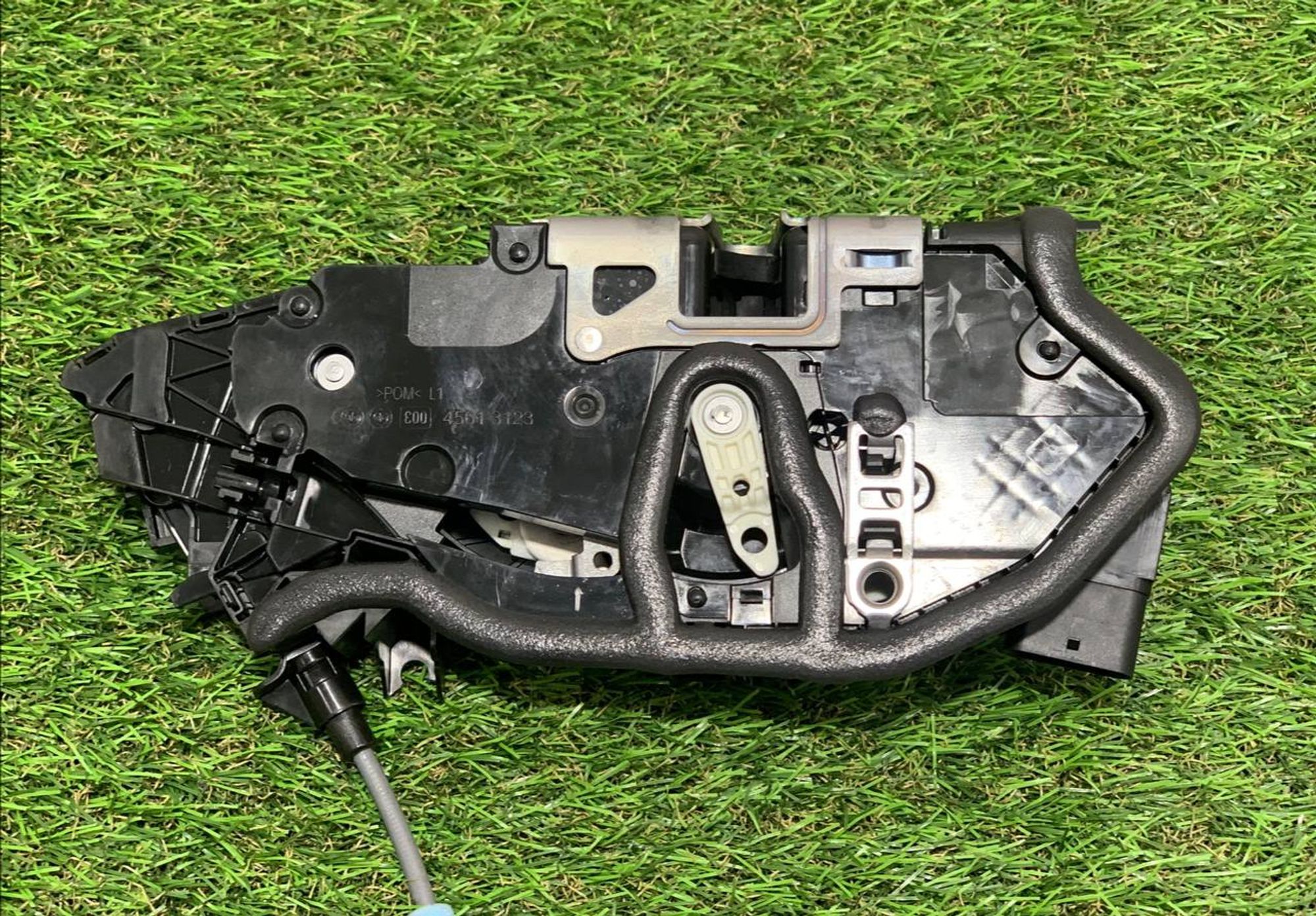 https://ycs.partsauto.market/partsauto-images/thmbs/h353NjtZg3VDP19b5HMt7LlpbQ93/8b7b837d205ac372e88fb18845f63ec5/30a067af0e96da3579eeab281f554ff3.jpg