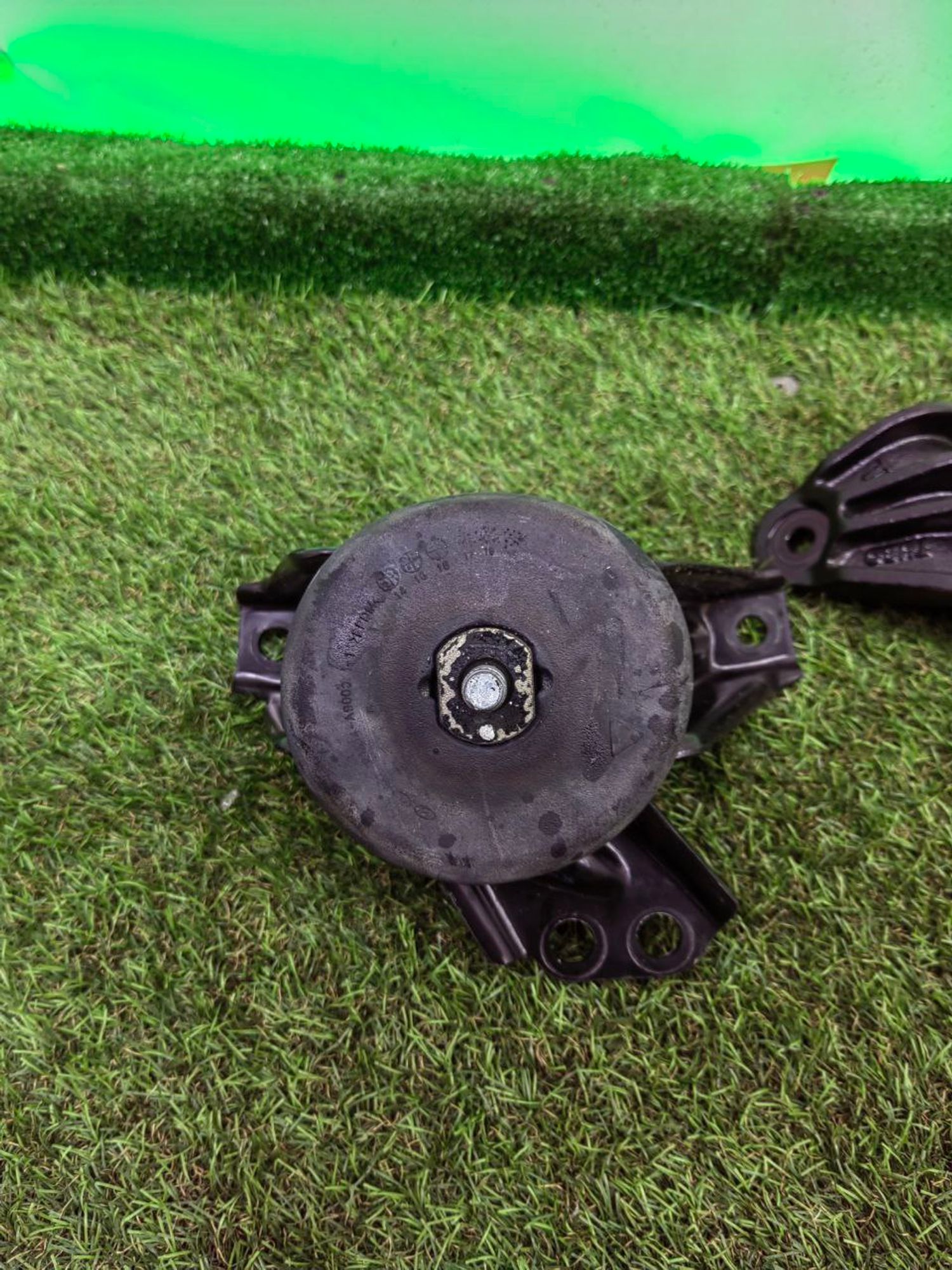 https://ycs.partsauto.market/partsauto-images/thmbs/h353NjtZg3VDP19b5HMt7LlpbQ93/ad79f49ff88ba32a156eee67dc0b4e81/3551de7b5e0e2a12de3e403071d42ba3.jpg
