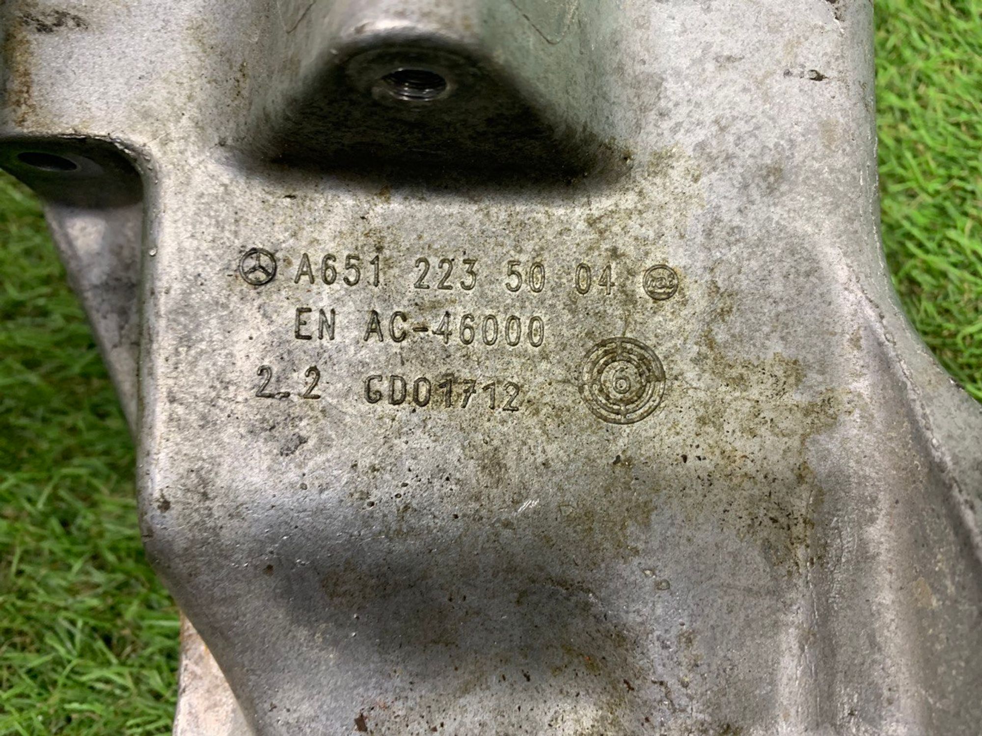 Кронштейн двигателя Mercedes Benz C class W205 Месредес бенз в205 OM651, 2000 рублей, Москва