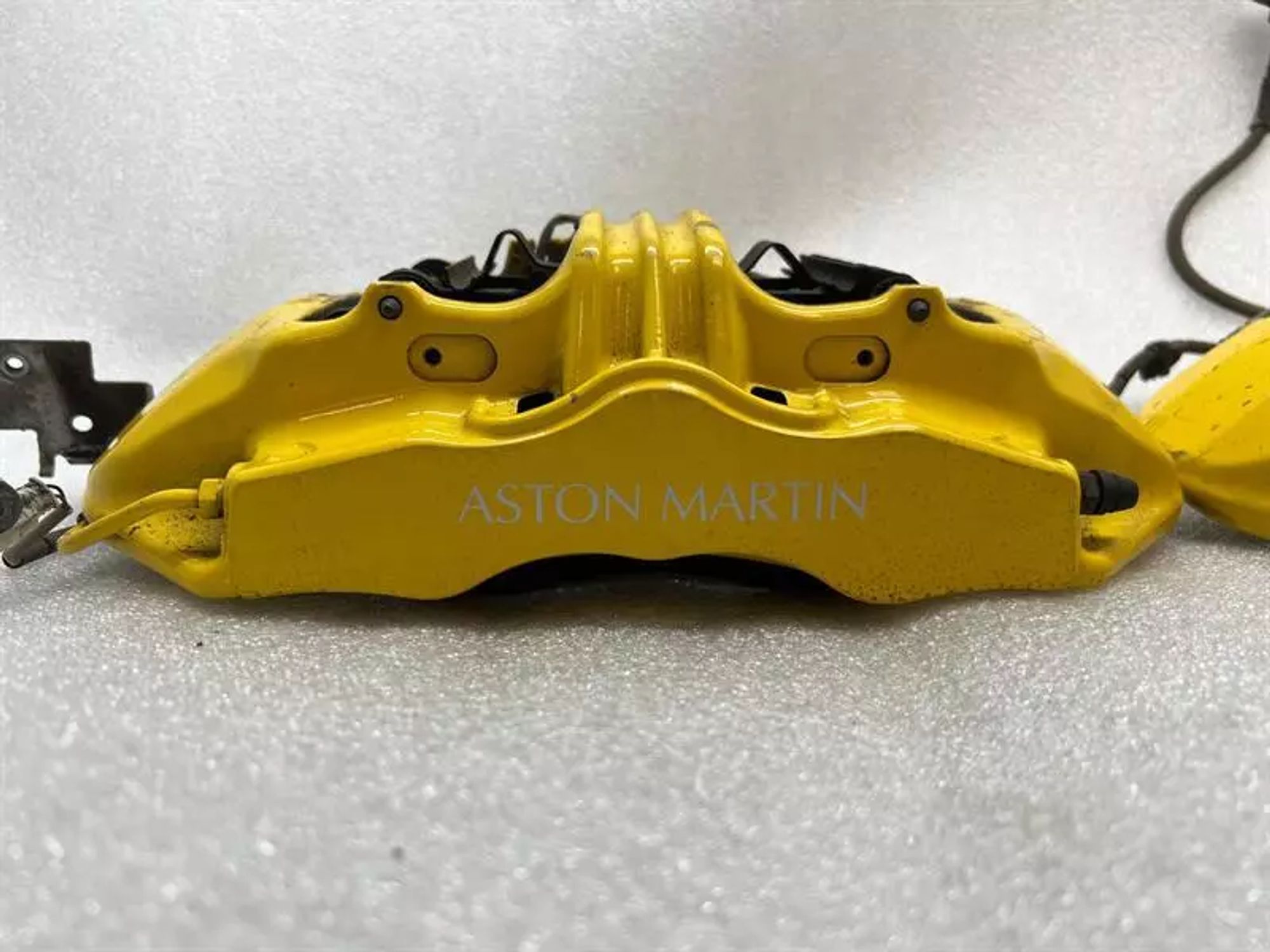 Комплект тормозных суппортов Aston Martin Vantage V12s, 390000 рублей, Москва