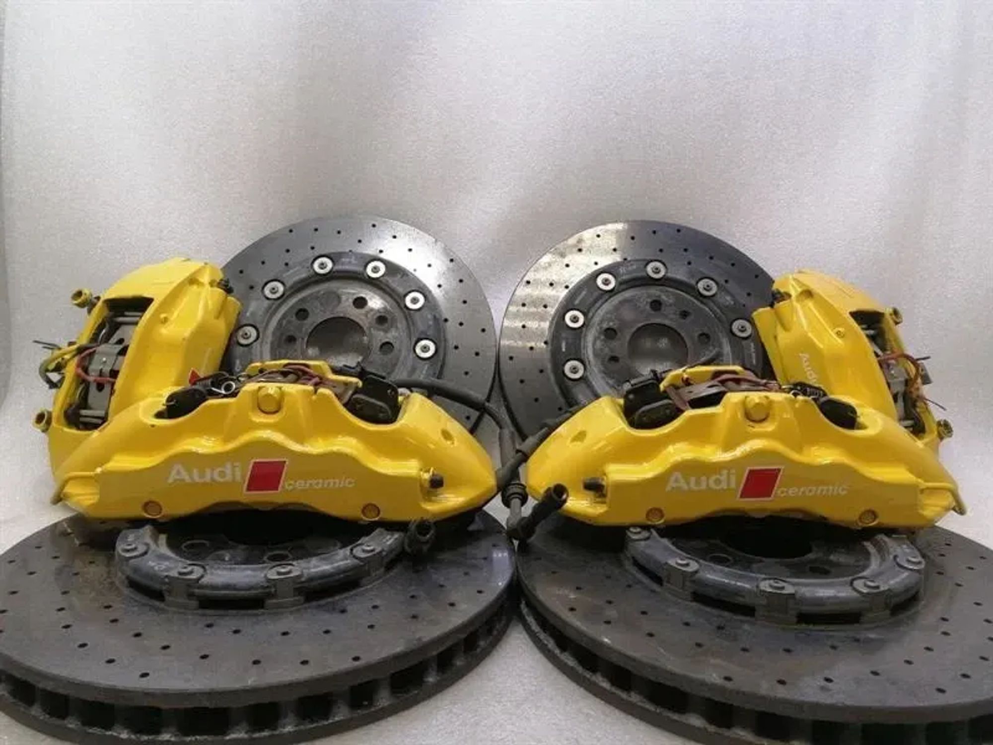 Комплект тормозных суппортов R8 4S ceramic brake, 1630000 рублей, Москва
