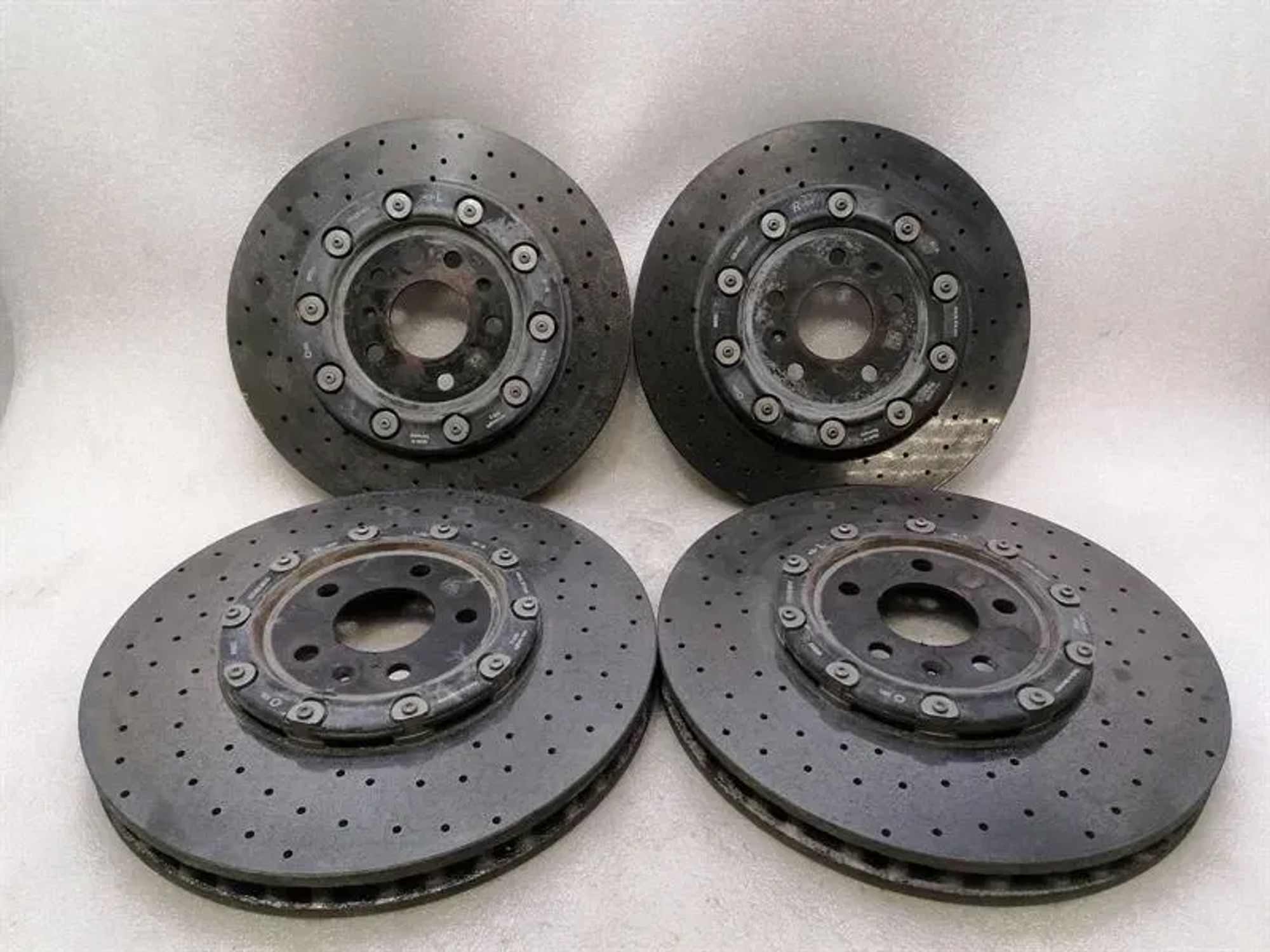 Комплект тормозных суппортов R8 4S ceramic brake, 1630000 рублей, Москва