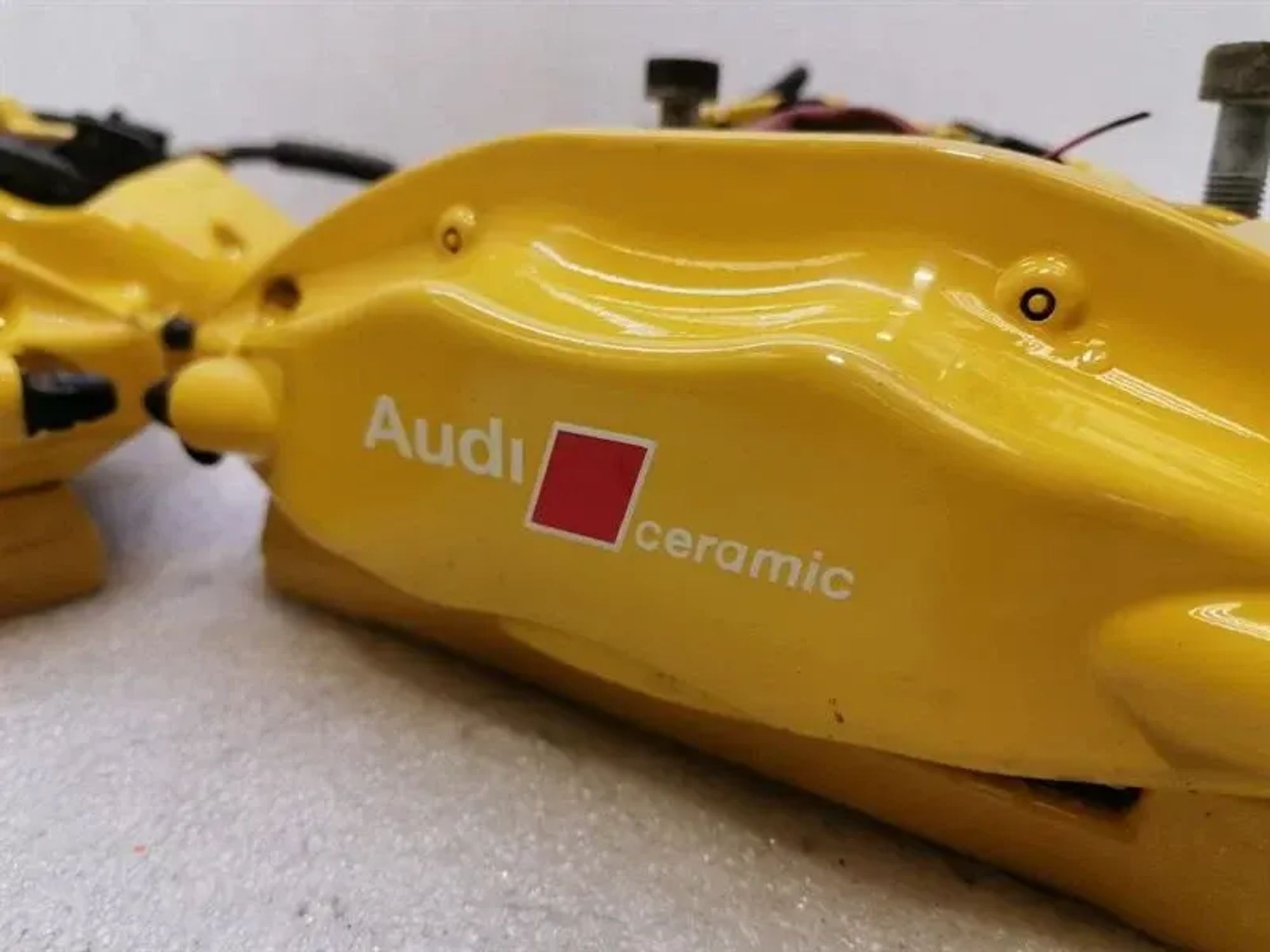 Комплект тормозных суппортов R8 4S ceramic brake, 1630000 рублей, Москва