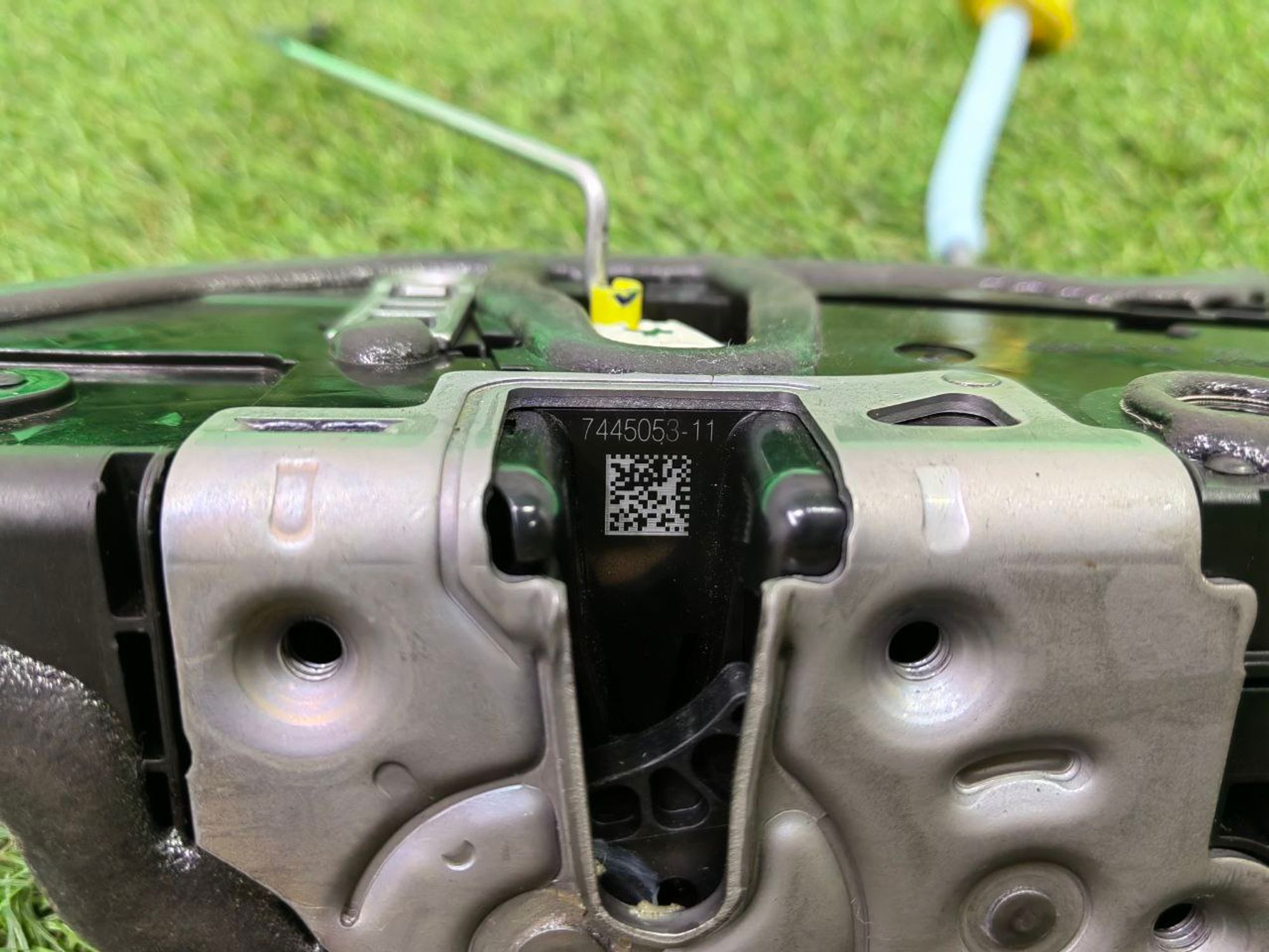 https://ycs.partsauto.market/partsauto-images/thmbs/h353NjtZg3VDP19b5HMt7LlpbQ93/c0287686fca71158fb3b476febe45706/39d6d2165ced0885439f8efac525c87e.jpg