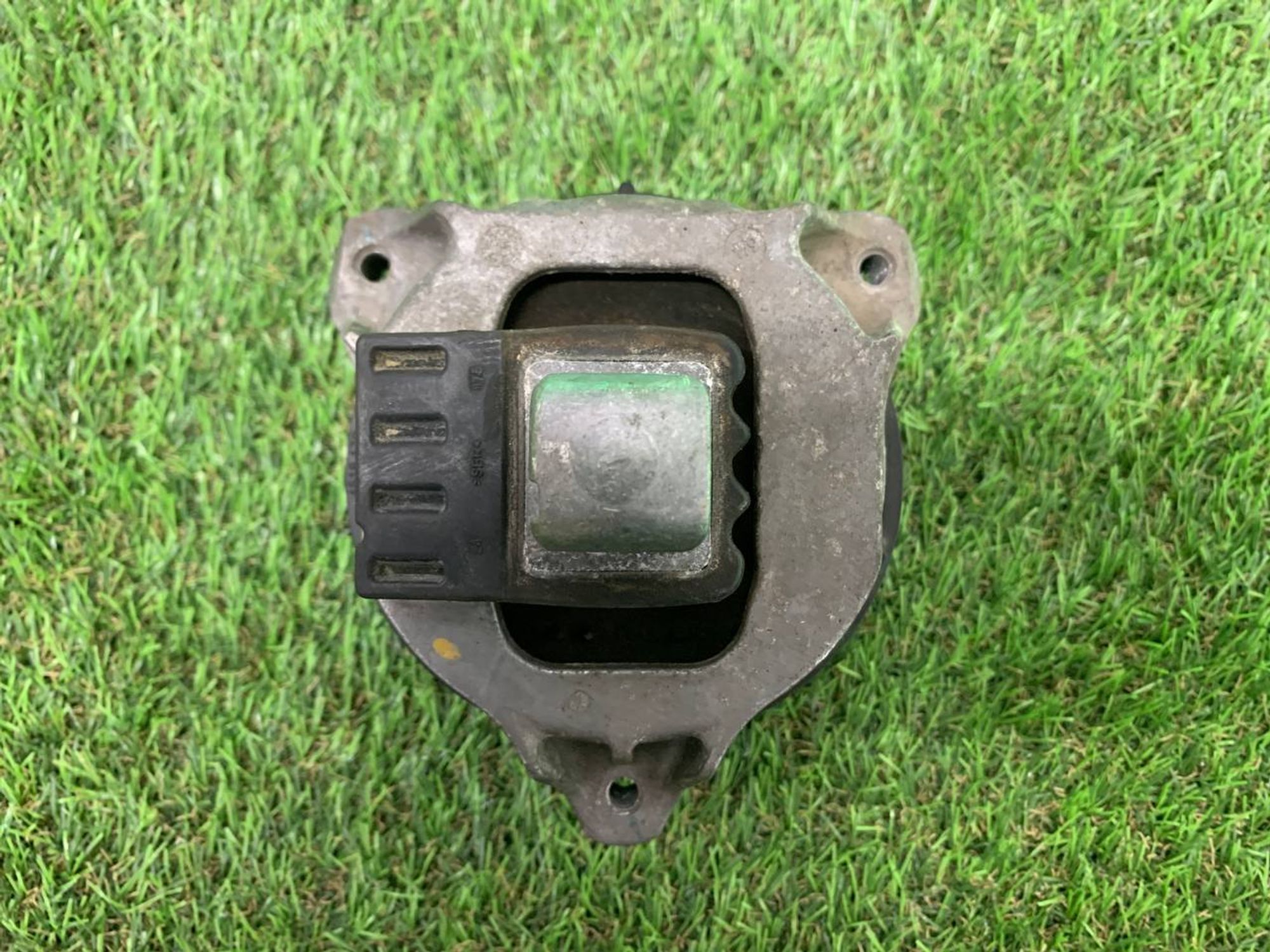 https://ycs.partsauto.market/partsauto-images/thmbs/h353NjtZg3VDP19b5HMt7LlpbQ93/c84cda66f3ab354944f33cb28cb0e4af/c5ebd75e82625e55e3a94ea3c5baecb9.jpg