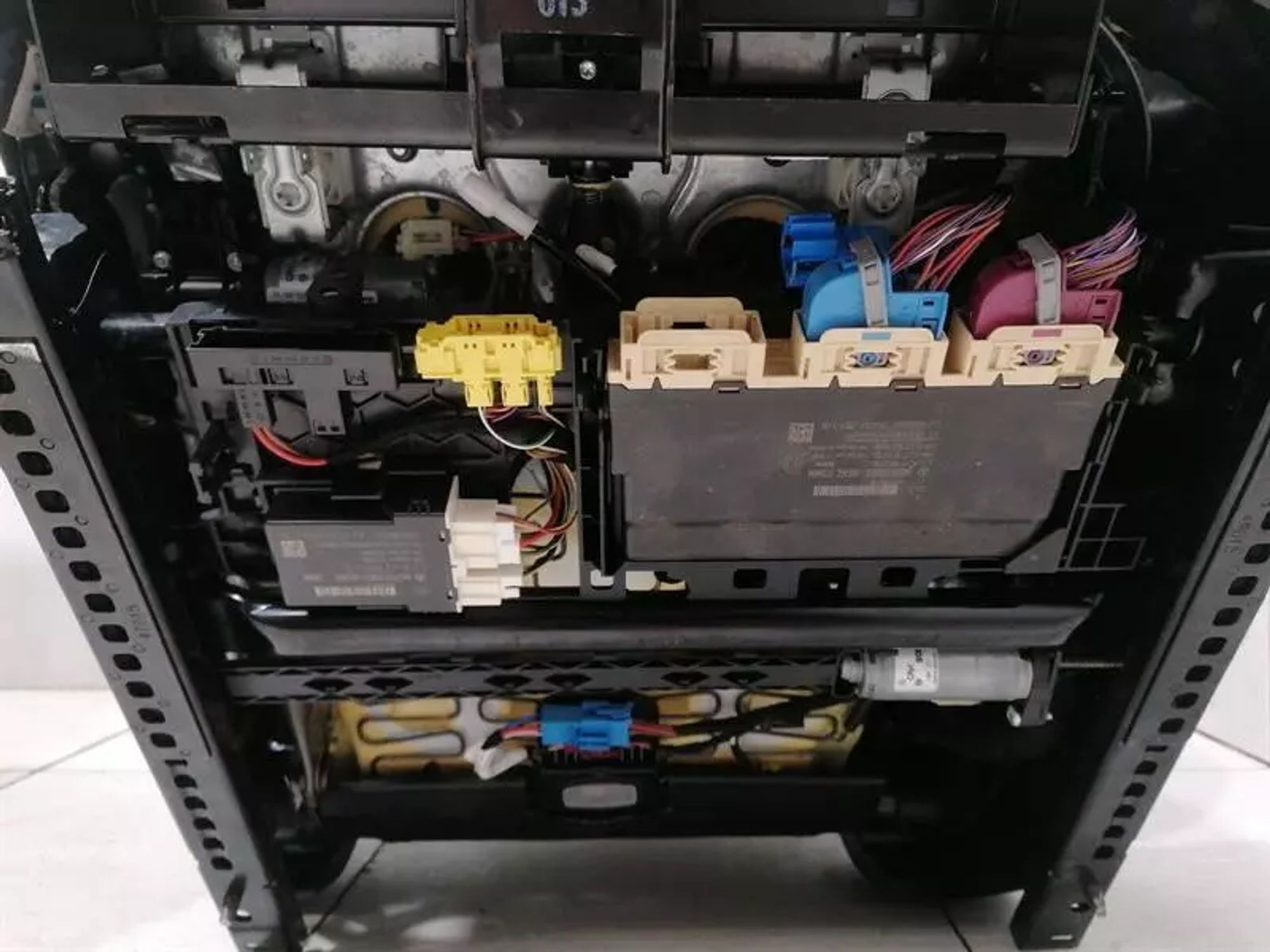 https://ycs.partsauto.market/partsauto-images/thmbs/h353NjtZg3VDP19b5HMt7LlpbQ93/cbc7d3b38fdc122e280a562bb6a7b183/b9a1006c38068784e318d4a6c52757f5.jpg