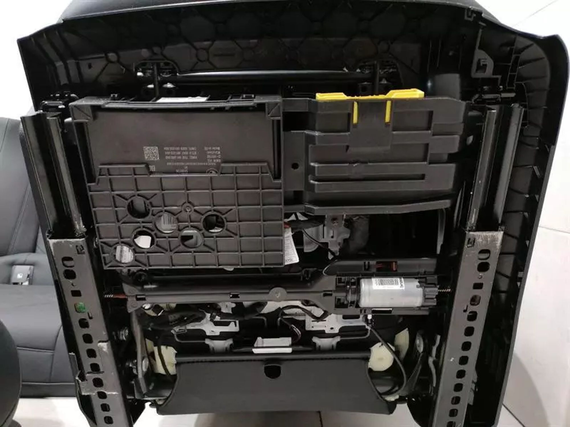 BMW iX i20 комплект кожаных сидений с подогревом, 400000 рублей, Москва