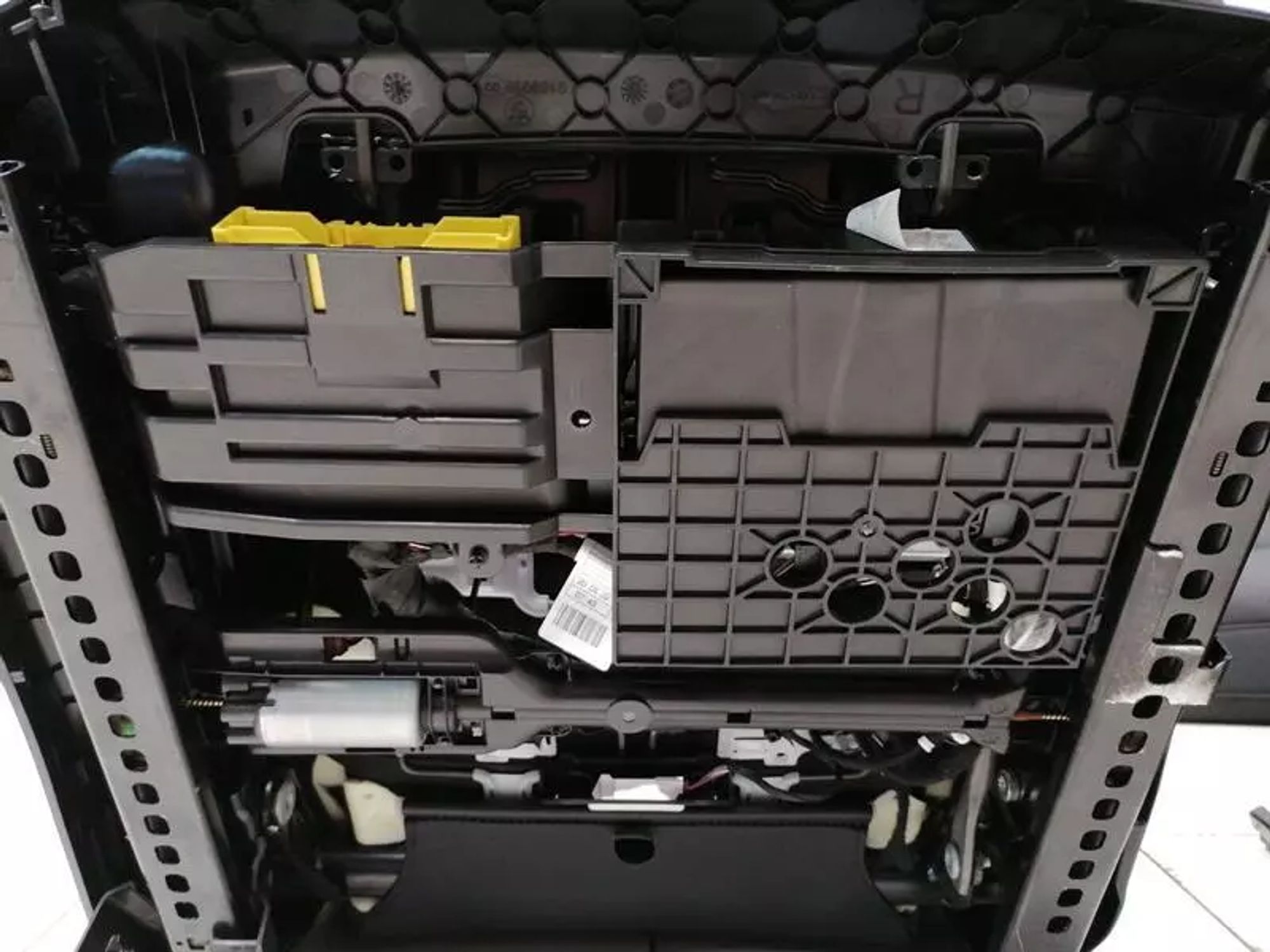 https://ycs.partsauto.market/partsauto-images/thmbs/h353NjtZg3VDP19b5HMt7LlpbQ93/ce2c9a90100ea7cd7e7c499ebd5556a5/b087d34b86cbfb767d63ecb3f8f63338.jpg
