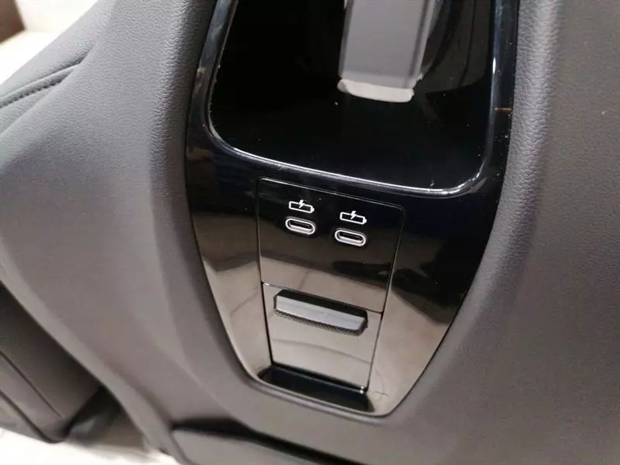 BMW iX i20 комплект кожаных сидений с подогревом, 400000 рублей, Москва