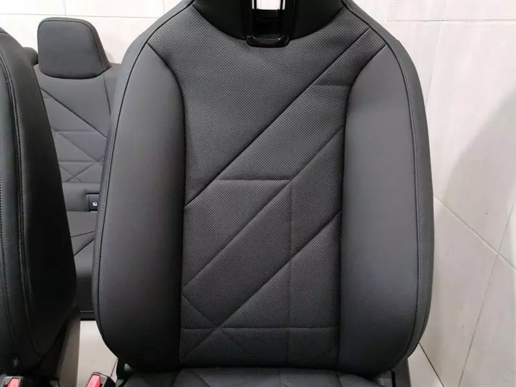 BMW iX i20 комплект кожаных сидений с подогревом, 400000 рублей, Москва