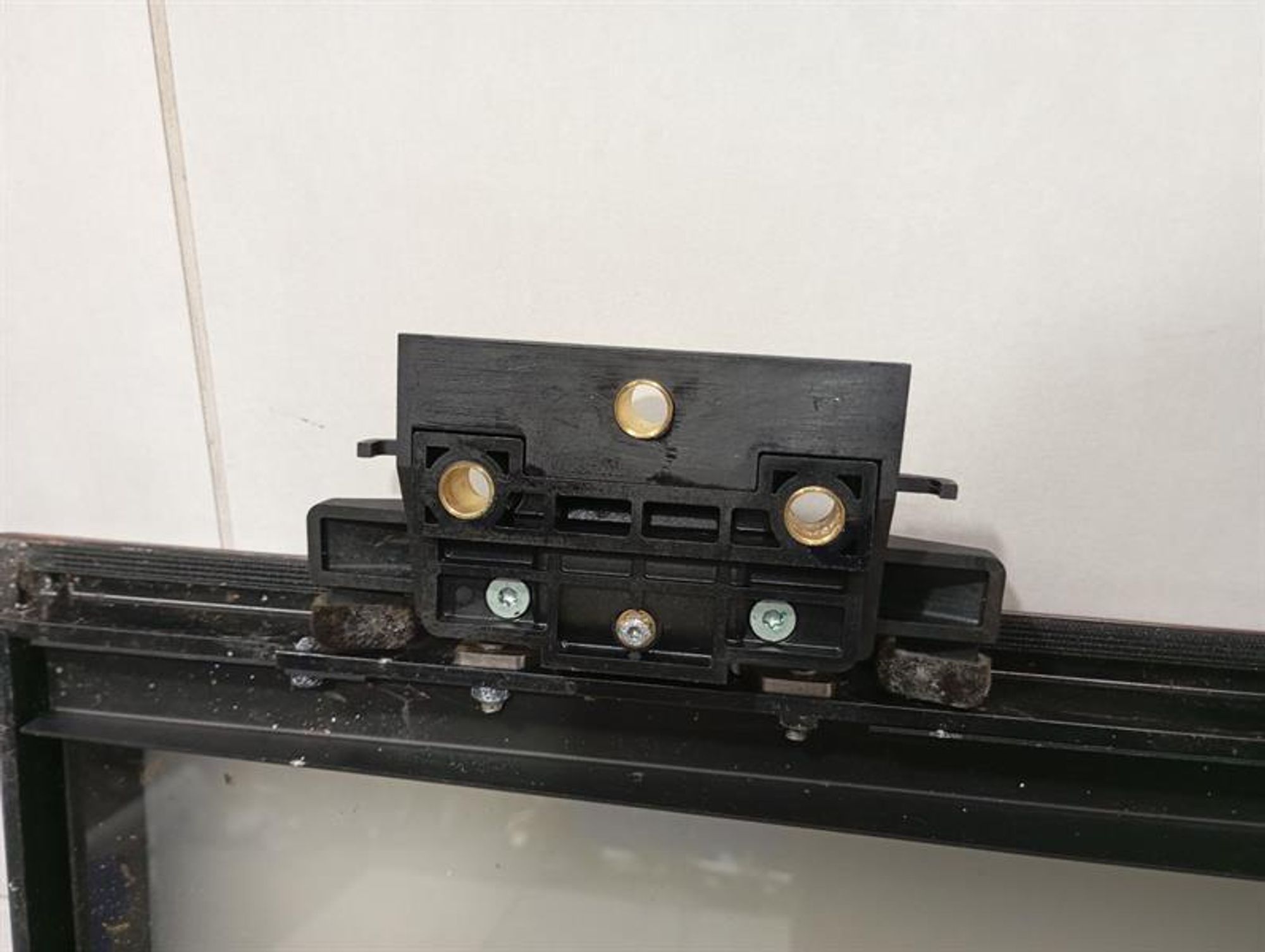 РАЗДВИЖНОЙ ЛЮК НА КРЫШЕ С ПЕРЕКЛЮЧАЕМЫМ ОСТЕКЛЕНИЕМ MAYBACH 62, 670000 рублей, Москва