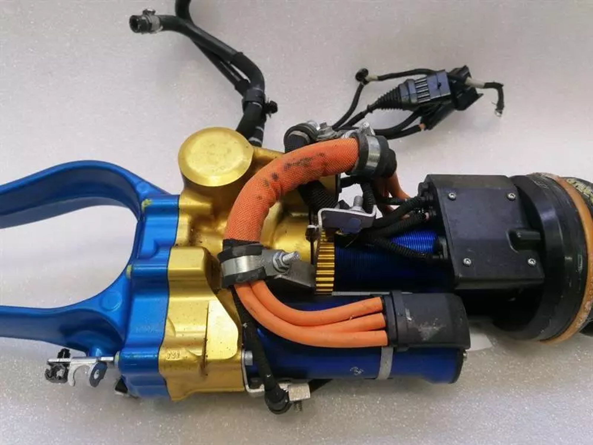 Передний амортизатор Ferrari Purosangue F175, 1250000 рублей, Москва