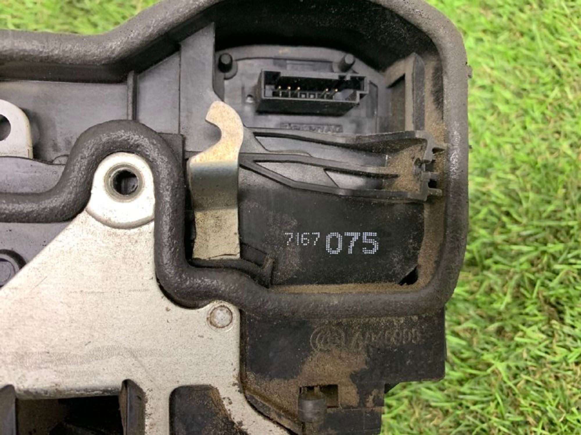 Замок двери задний левый Bmw F01 F10 F30, 2000 рублей, Москва