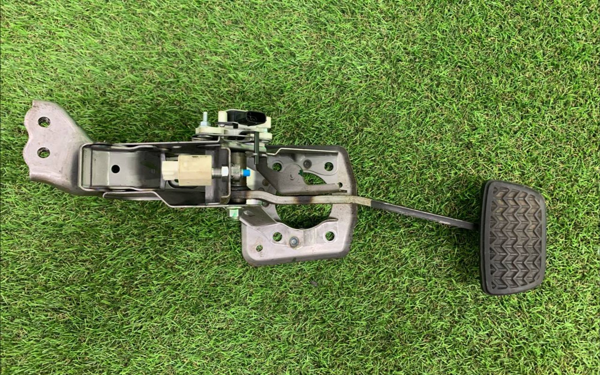 https://ycs.partsauto.market/partsauto-images/thmbs/h353NjtZg3VDP19b5HMt7LlpbQ93/f68bf3fa5e45e9abf59aae522a944963/2496853cd067dc3176b2e41a43d9d367.jpg