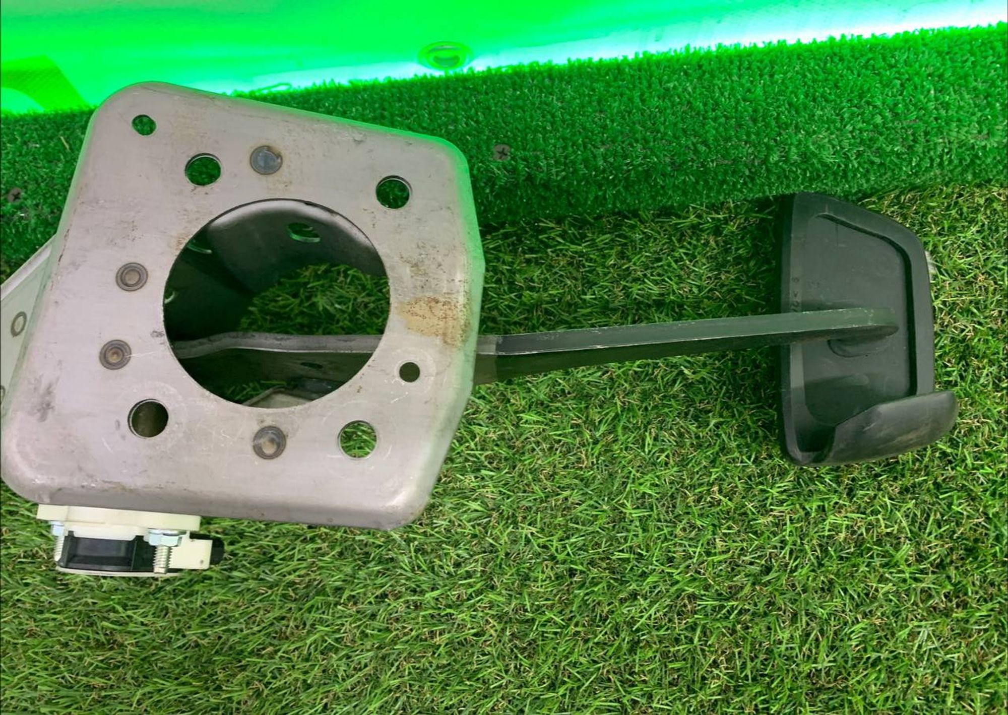 https://ycs.partsauto.market/partsauto-images/thmbs/h353NjtZg3VDP19b5HMt7LlpbQ93/f68bf3fa5e45e9abf59aae522a944963/942992261e4fa89dc6f6af117f33262e.jpg