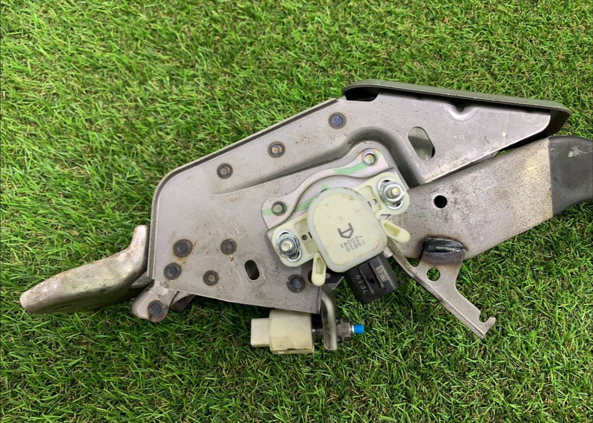 https://ycs.partsauto.market/partsauto-images/thmbs/h353NjtZg3VDP19b5HMt7LlpbQ93/f68bf3fa5e45e9abf59aae522a944963/e19d09d90d17eaf4e3e80bb5a9637536.jpg