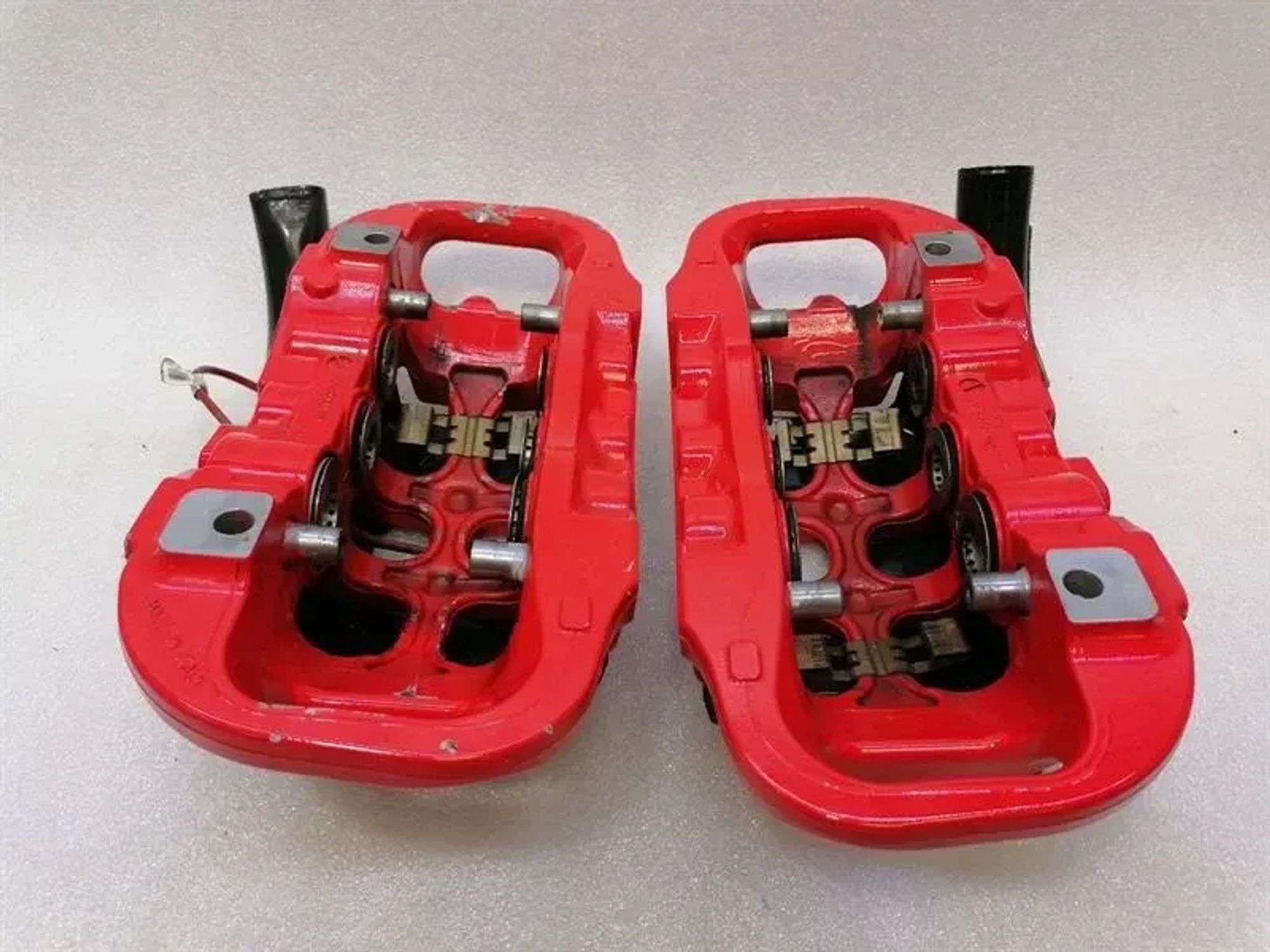 Комплект передних тормозных суппортов Ferrari 812 Superfast, 550000 рублей, Москва