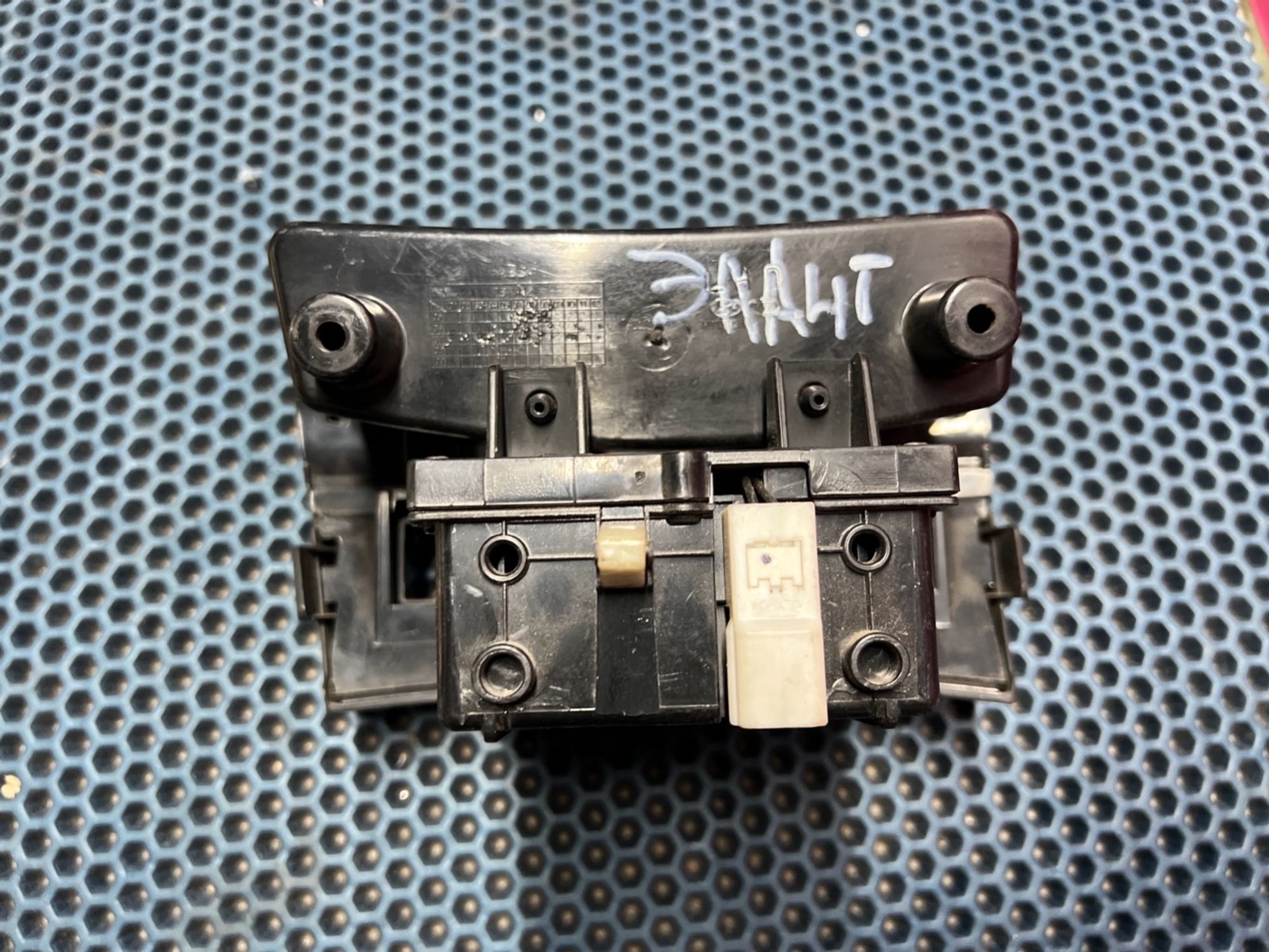 847802H200 Бардачок центральный Hyundai Elantra HD, 700 рублей, Нижний Новгород