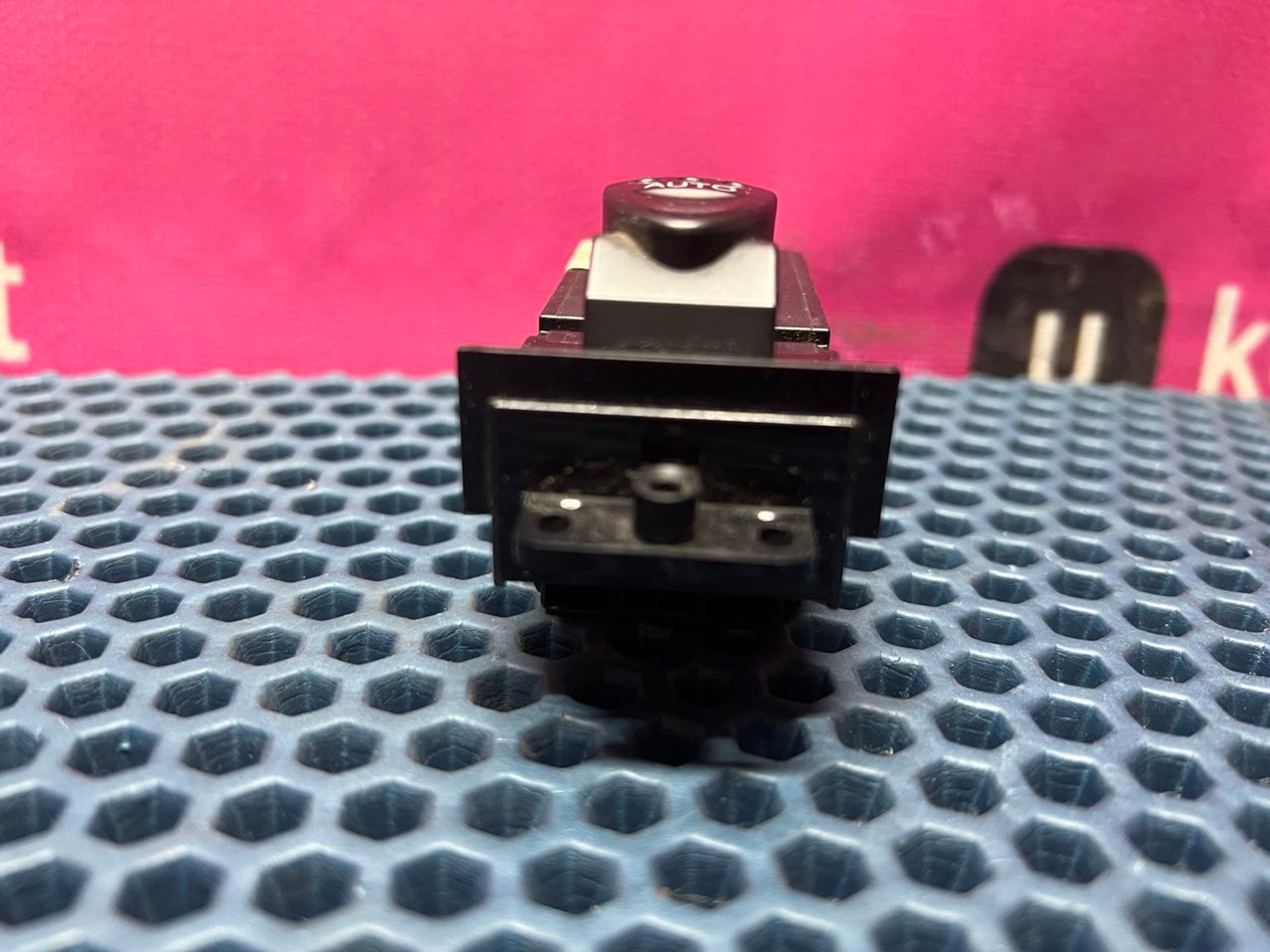 Кнопка стеклоподъемника передняя левая null, 800 рублей, Нижний Новгород