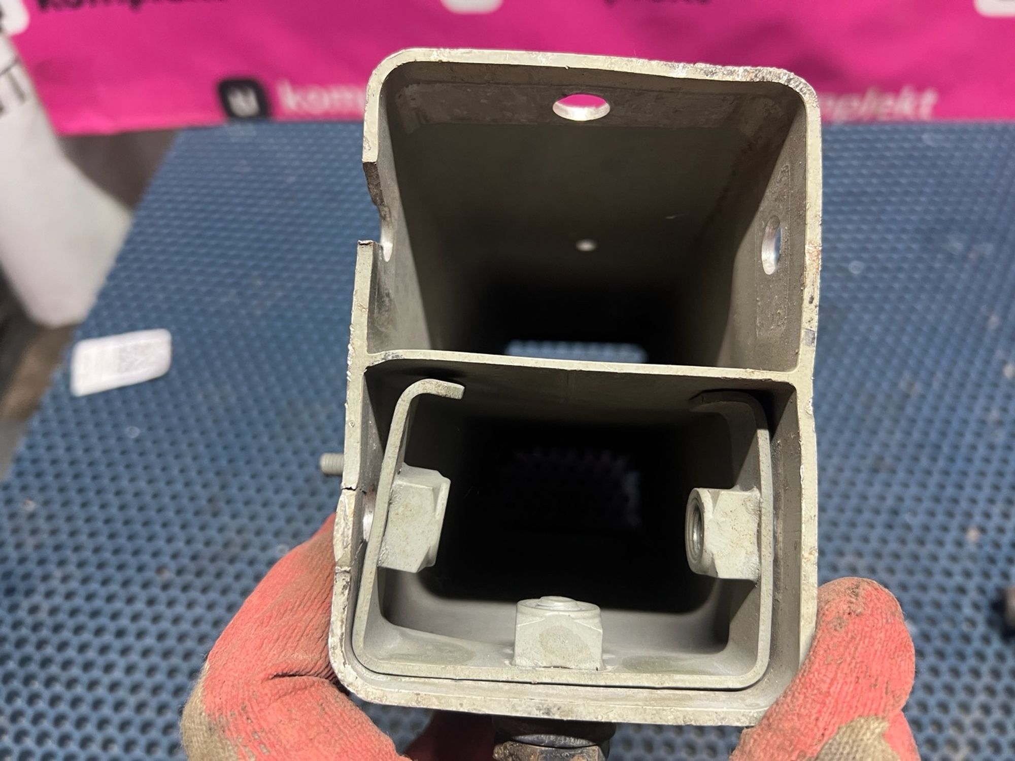 4H0805130B Лонжерон передний правый R Audi A8 D4, 2200 рублей, Нижний Новгород