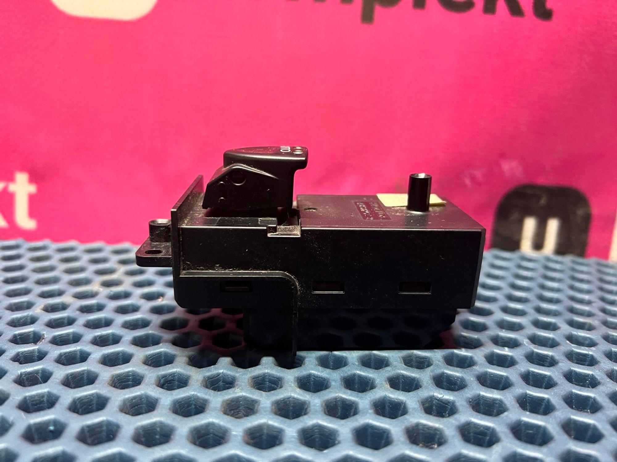 Кнопка стеклоподъемника передняя левая null, 800 рублей, Нижний Новгород