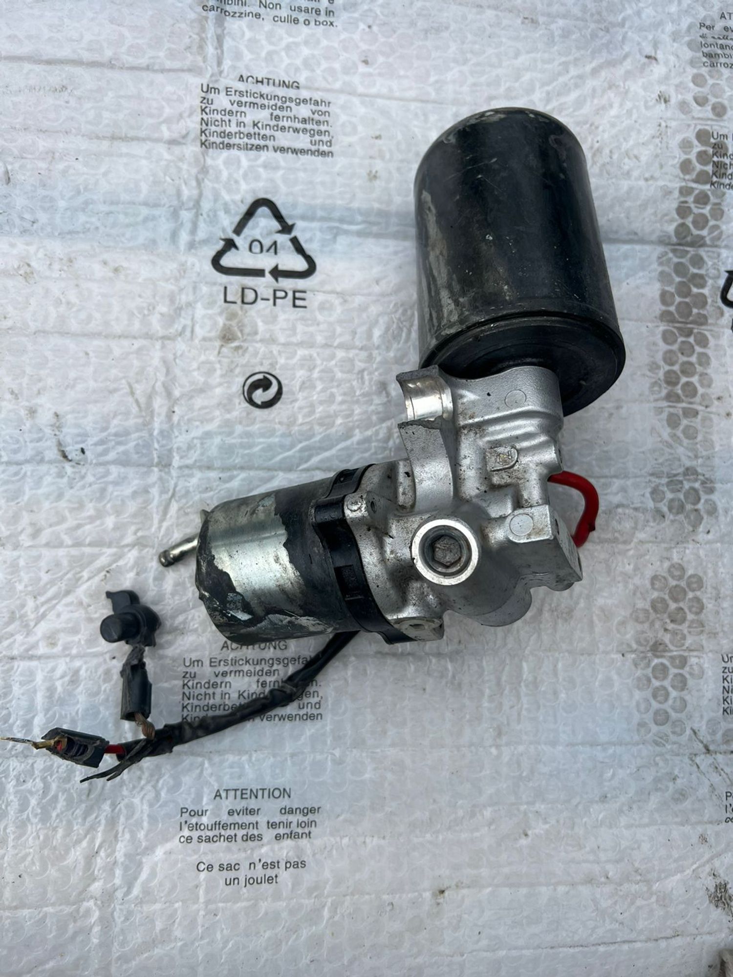 https://ycs.partsauto.market/partsauto-images/thmbs/userImages/046c9be1e465b38fa212839a5388ad7b/part/7d4e802c-a60e-4bbe-b845-aa6a058deac5_1712671486192.jpg