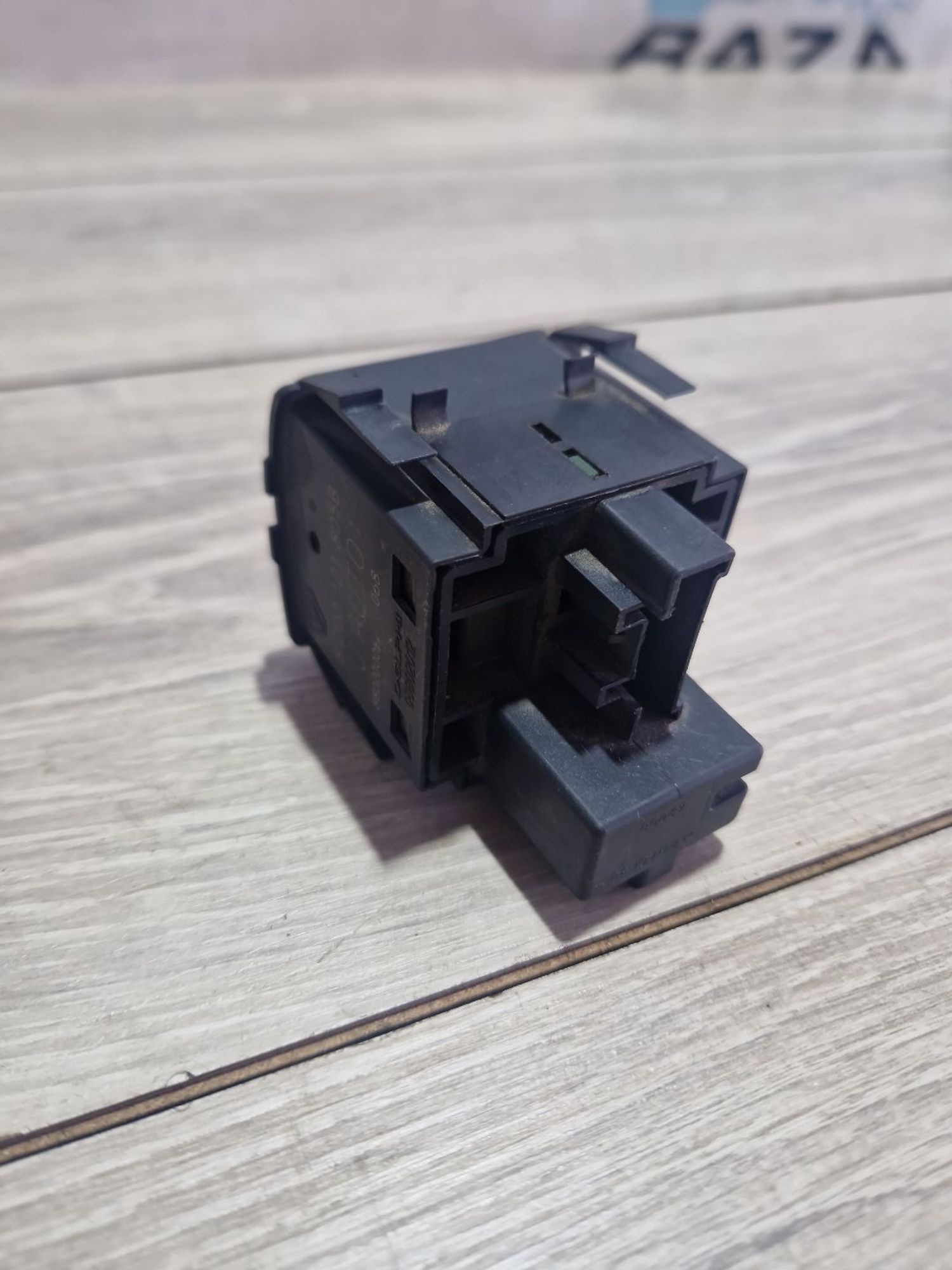 https://ycs.partsauto.market/partsauto-images/thmbs/userImages/0d5a73f363ec19ea8b7d8d6483ce4211/part/00c3c12e-10b5-483a-95b6-e31640e2b17a_1787400161305.jpg