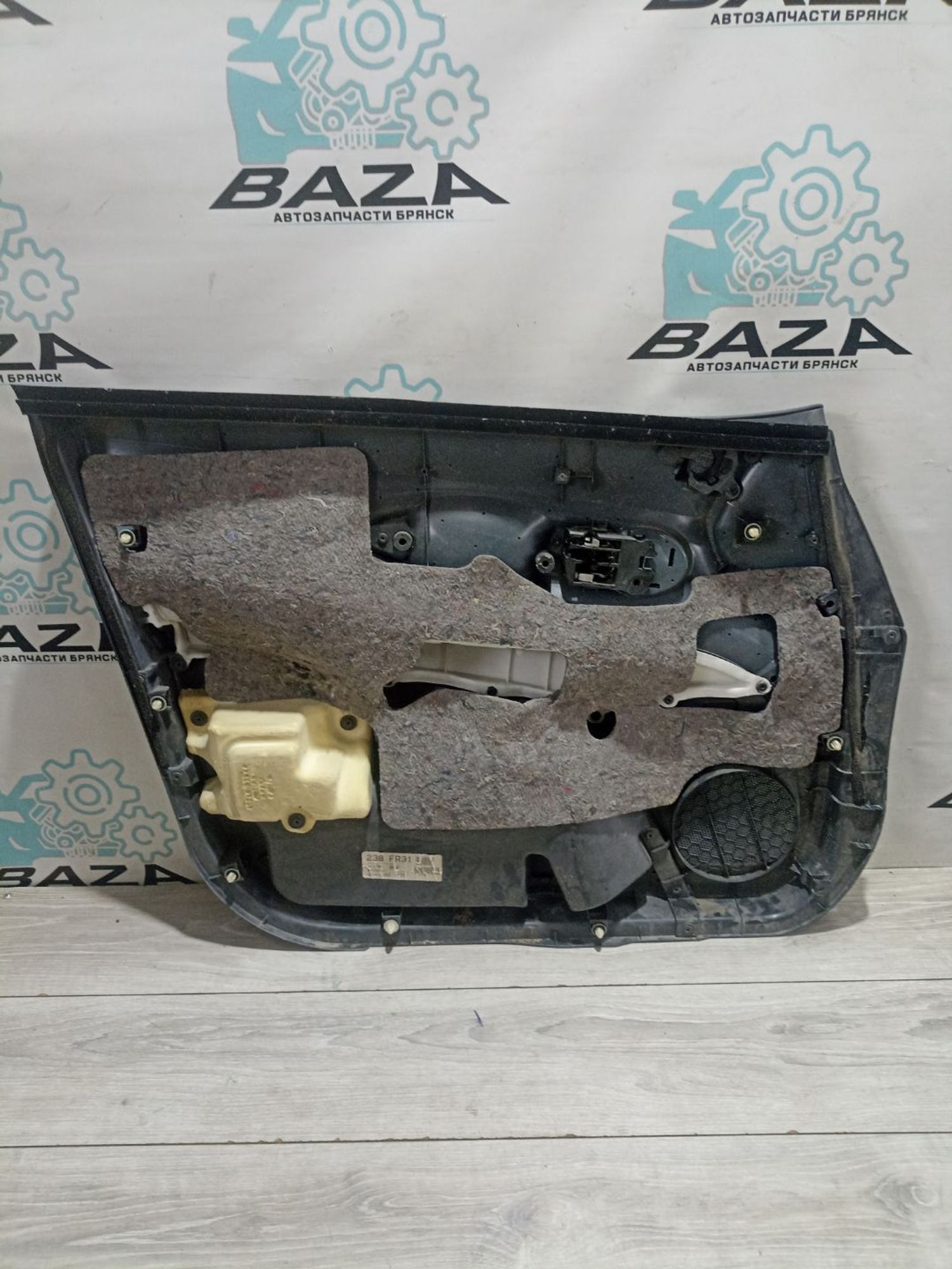 Обшивка двери передней правой Toyota Auris, I 2007, 990 рублей, Брянск