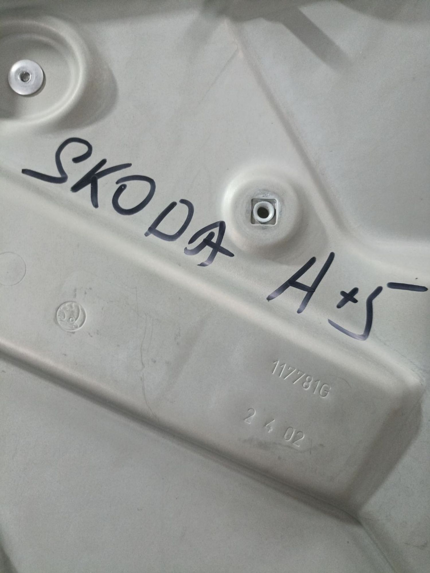 https://ycs.partsauto.market/partsauto-images/thmbs/userImages/0d5a73f363ec19ea8b7d8d6483ce4211/part/64d3bb47-aa3e-4700-81e8-bf97e5294a0f_1783334390083.jpg