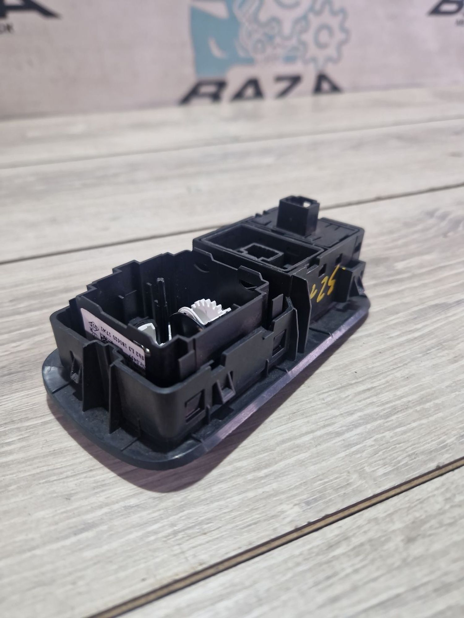 https://ycs.partsauto.market/partsauto-images/thmbs/userImages/0d5a73f363ec19ea8b7d8d6483ce4211/part/7acd66ca-b236-4b16-8792-a580dc535a41_1787566358560.jpg