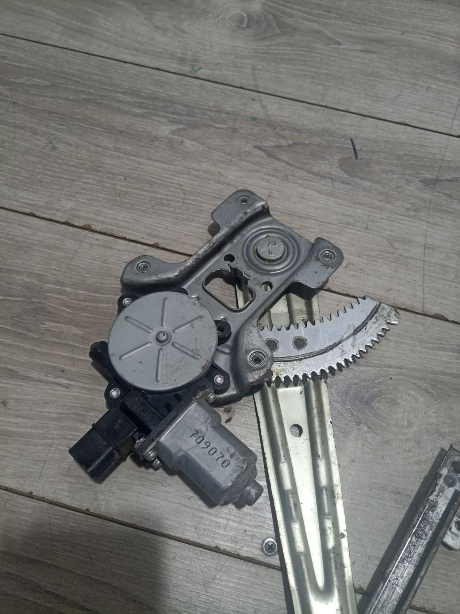 https://ycs.partsauto.market/partsauto-images/thmbs/userImages/0d5a73f363ec19ea8b7d8d6483ce4211/part/86d7ae46-9816-4015-b572-febc3fbccf41_1784023472523.jpg