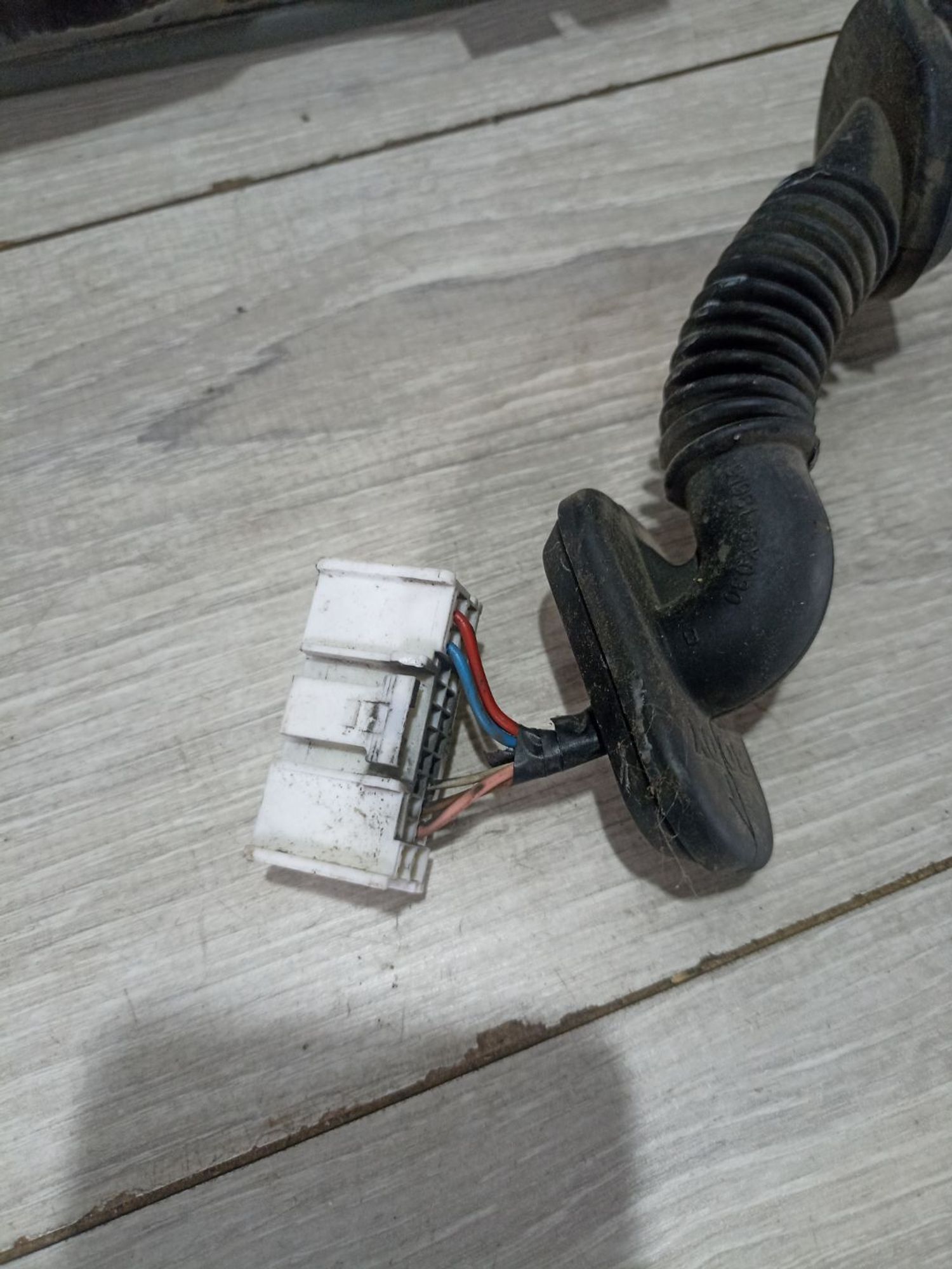 https://ycs.partsauto.market/partsauto-images/thmbs/userImages/0d5a73f363ec19ea8b7d8d6483ce4211/part/99660878-7ff7-4917-860a-fdd47c3852fc_1783341948312.jpg