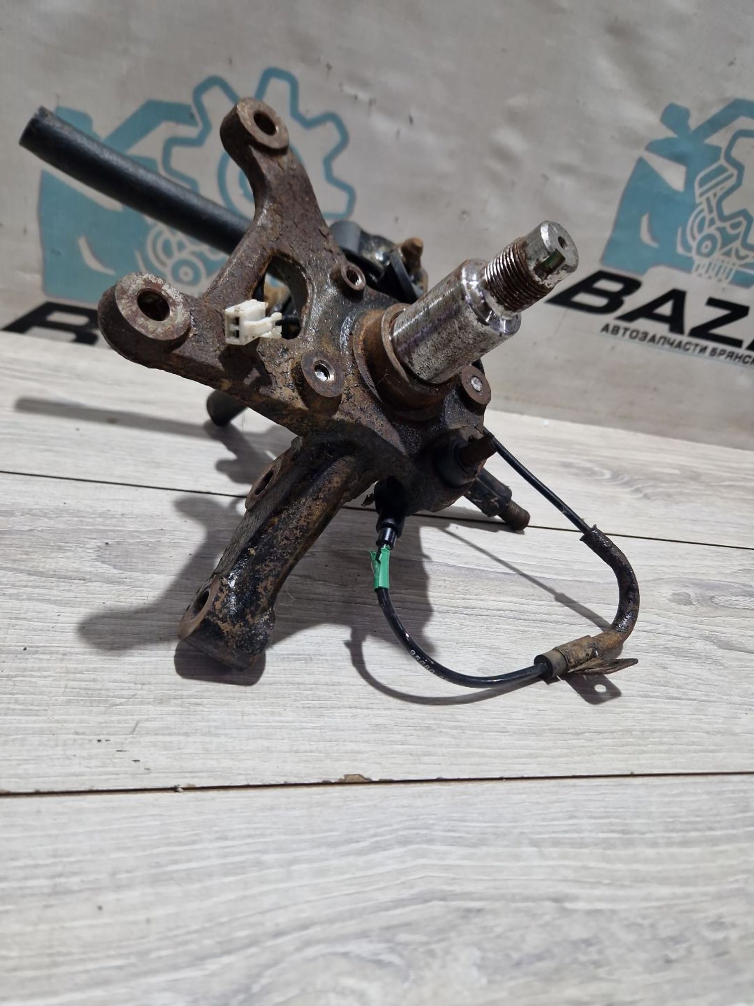 Кулак задний правый Kia Cerato 1 G4GC, 1000 рублей, Брянск