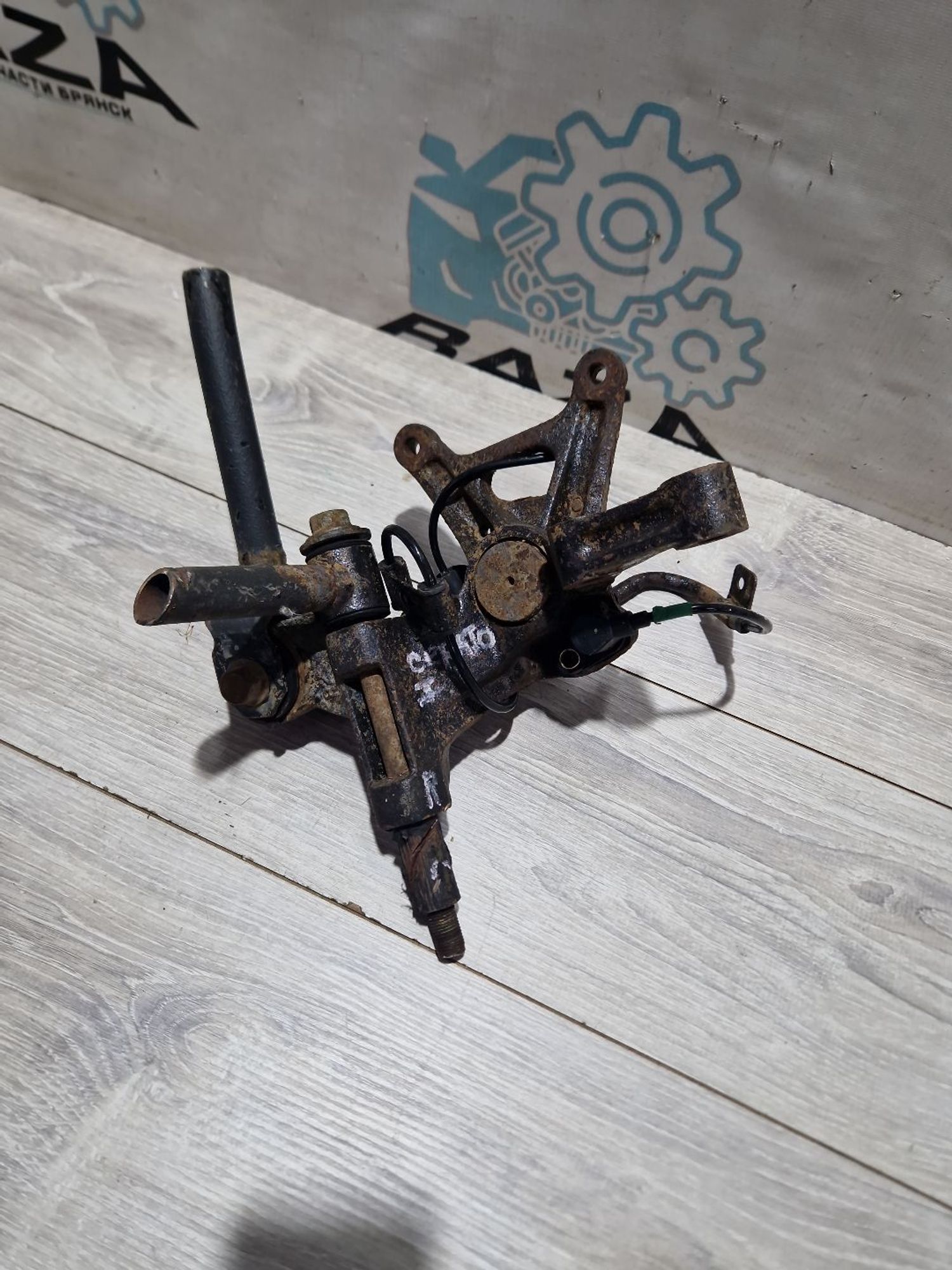 Кулак задний правый Kia Cerato 1 G4GC, 1000 рублей, Брянск