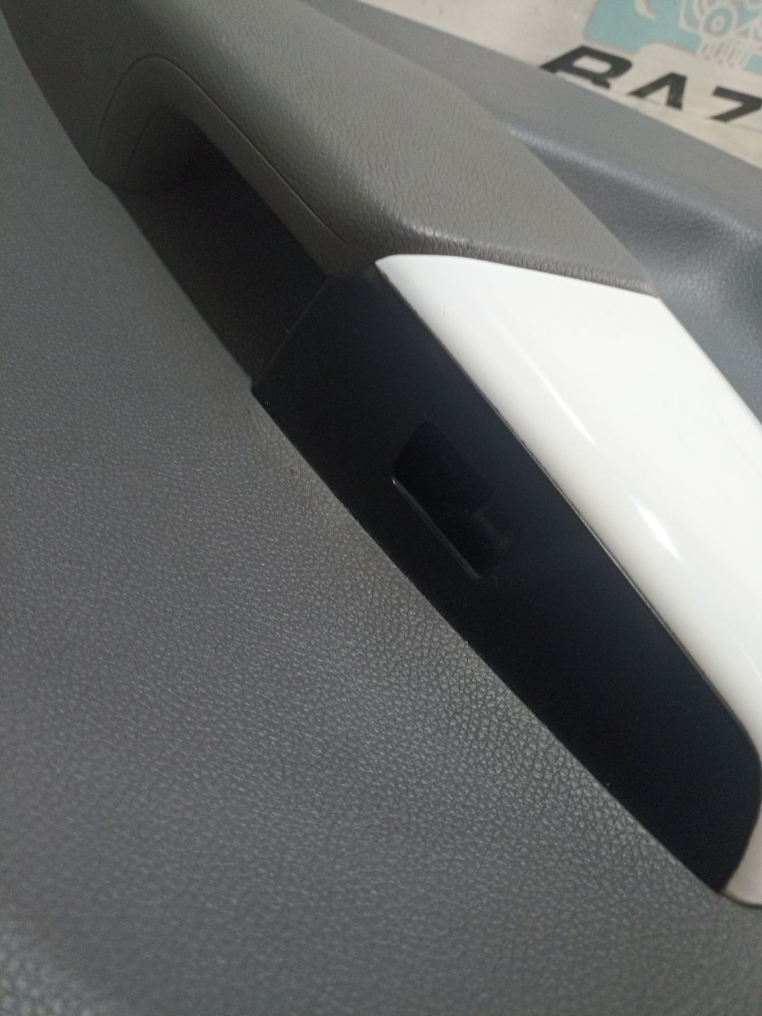https://ycs.partsauto.market/partsauto-images/thmbs/userImages/0d5a73f363ec19ea8b7d8d6483ce4211/part/c0befd3e-0f0a-41d4-8f02-7158c9c6c4fb_1784810980361.jpg