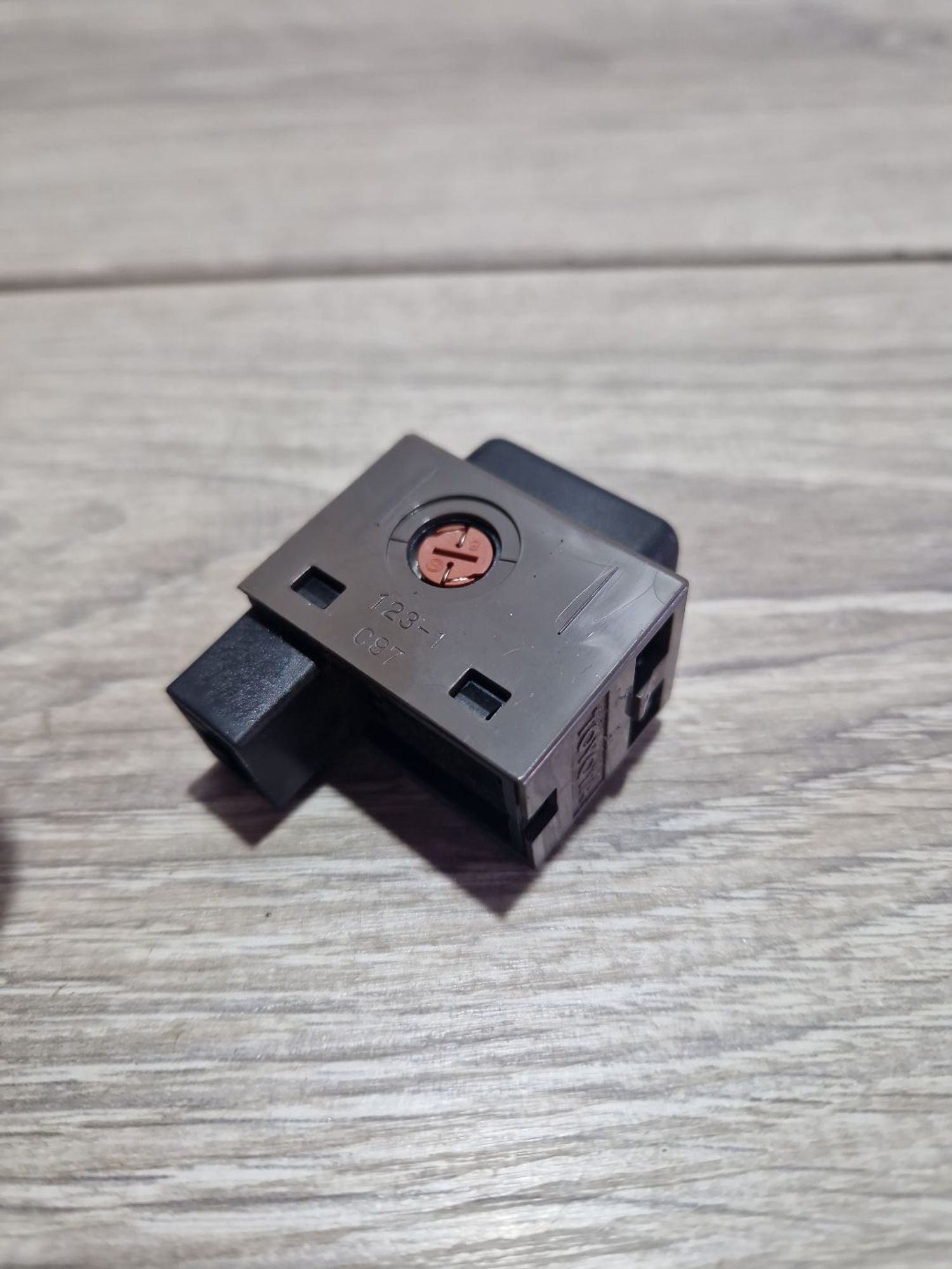 https://ycs.partsauto.market/partsauto-images/thmbs/userImages/0d5a73f363ec19ea8b7d8d6483ce4211/part/c1893ffe-6462-4396-85b1-fa382d9b3246_1787818999293.jpg