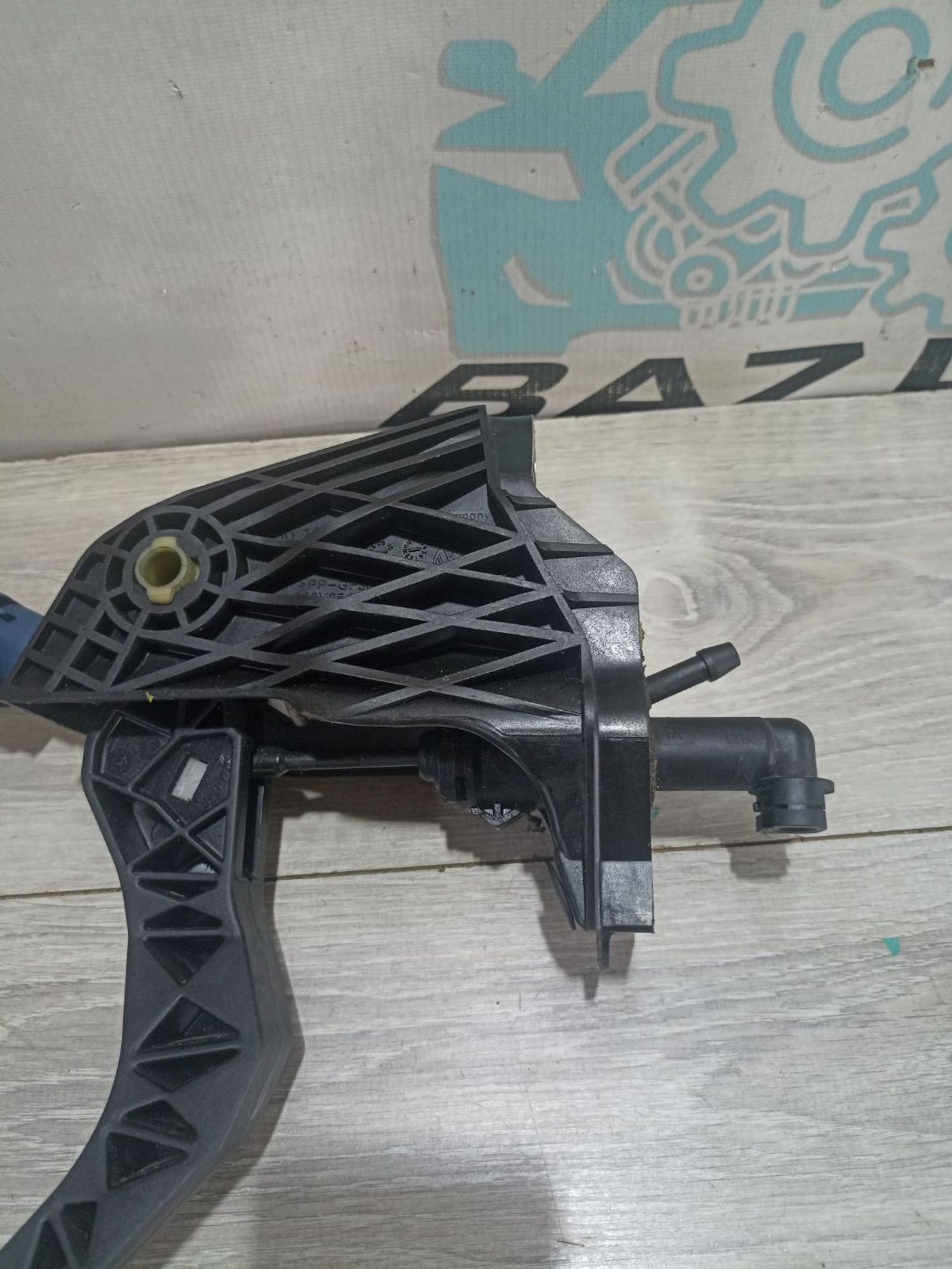 https://ycs.partsauto.market/partsauto-images/thmbs/userImages/0d5a73f363ec19ea8b7d8d6483ce4211/part/cefa0040-0935-4fe2-a4b8-f5c9026bf5dd_1783078340111.jpg