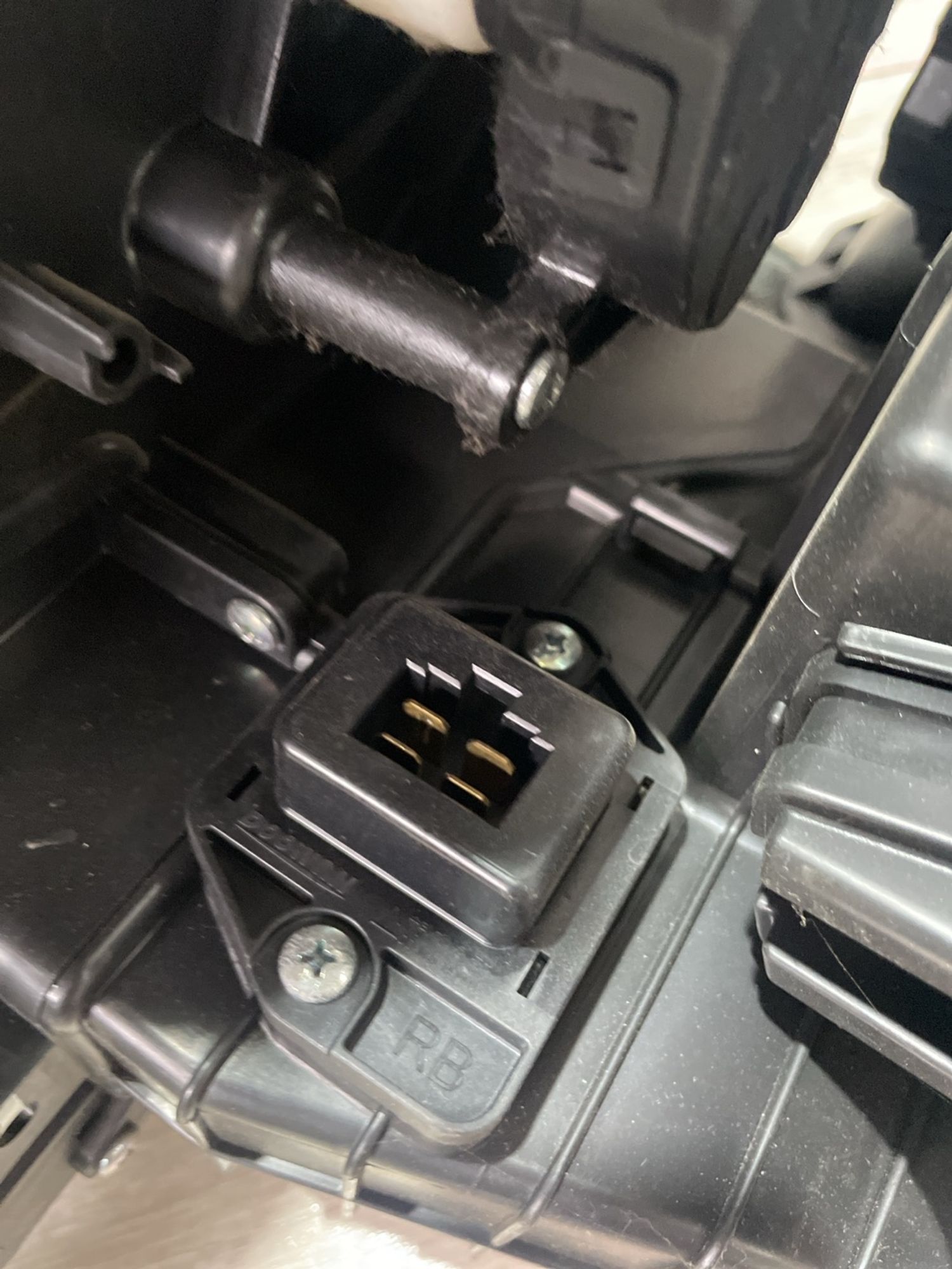 https://ycs.partsauto.market/partsauto-images/thmbs/userImages/0d5a73f363ec19ea8b7d8d6483ce4211/part/da5abc95-19e3-4a74-823a-39e98e83abab_1741256792158.jpg
