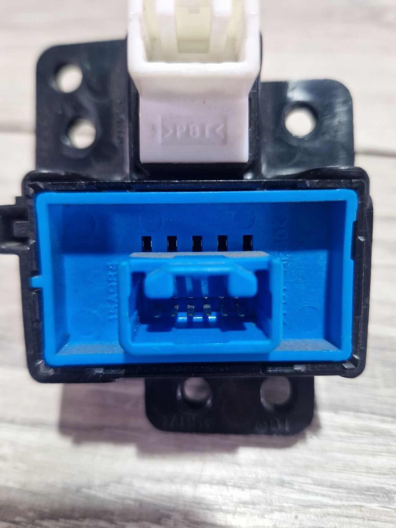 https://ycs.partsauto.market/partsauto-images/thmbs/userImages/0d5a73f363ec19ea8b7d8d6483ce4211/part/f2b30a39-3be8-44ae-9661-3e1bf9a99913_1787820157256.jpg
