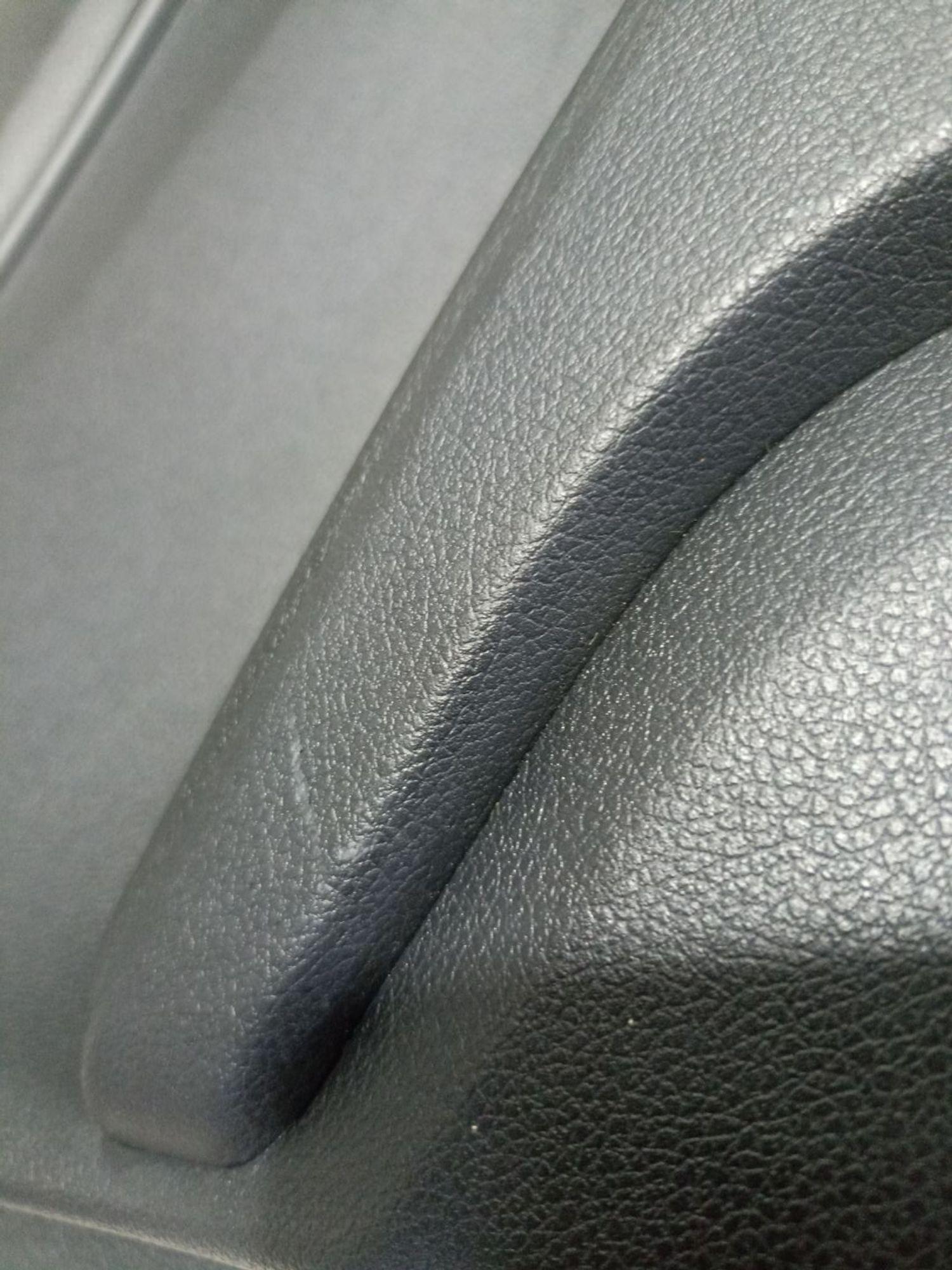 https://ycs.partsauto.market/partsauto-images/thmbs/userImages/0d5a73f363ec19ea8b7d8d6483ce4211/part/fba03c3e-029f-4093-b18e-635a1b9f0aae_1785145121551.jpg