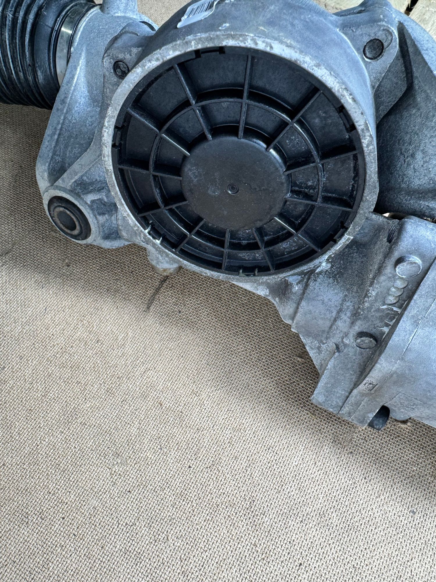 https://ycs.partsauto.market/partsauto-images/thmbs/userImages/184a1788b1ef29d1523366422912a882/part/031cae1a-b056-4757-a640-21aa669005be_1789298582161.jpg