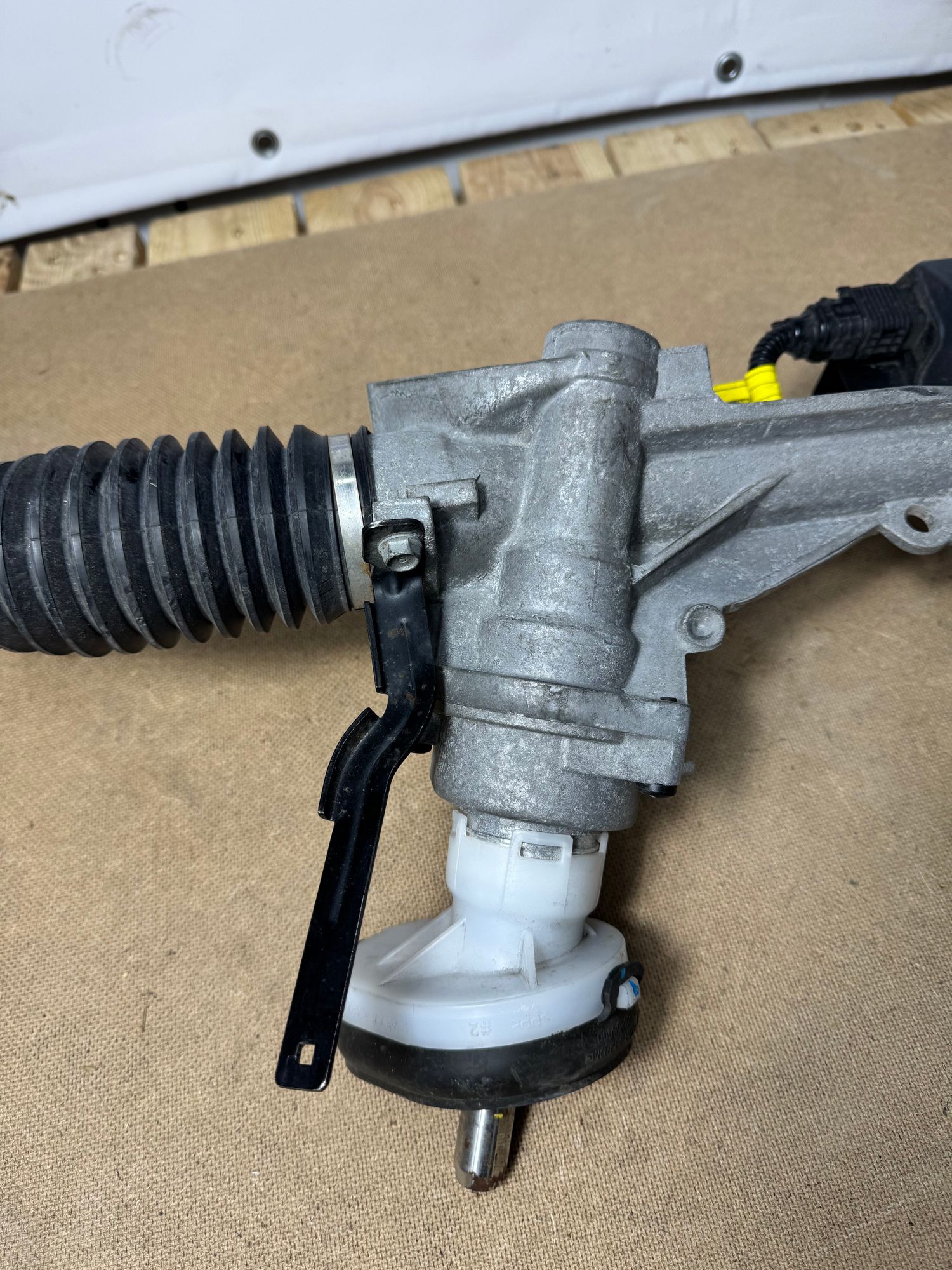 https://ycs.partsauto.market/partsauto-images/thmbs/userImages/184a1788b1ef29d1523366422912a882/part/3baf1814-6576-4a3f-80ce-bb388db1196d_1789297521610.jpg